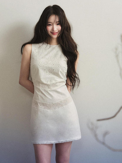 1P STUDIO Cutout Embroidered Lace Slim Fit Sleeveless Women&