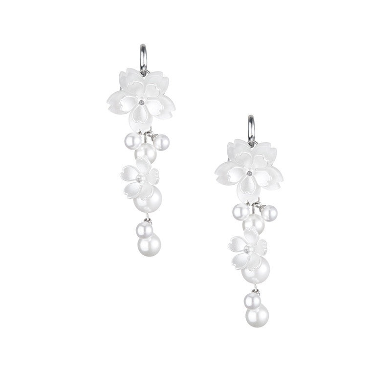 1P_STUDIO_Ear_Garden_Pearl_Blossom_Drop_Women&