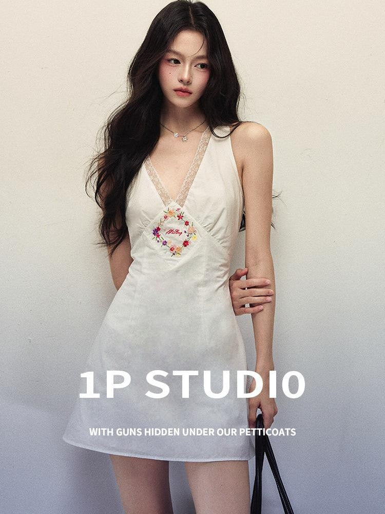 1P STUDIO Floral Embroidered Lace Halter V-neck A Line Women&