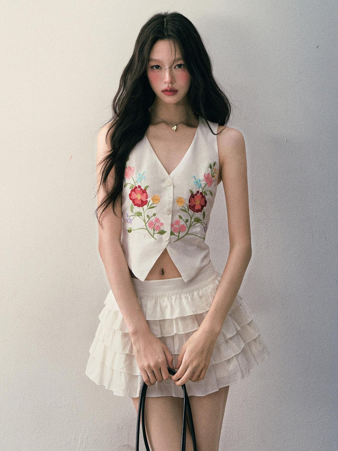 1P STUDIO Floral Embroidered V-neck Vest Low Waist Skirt Women&