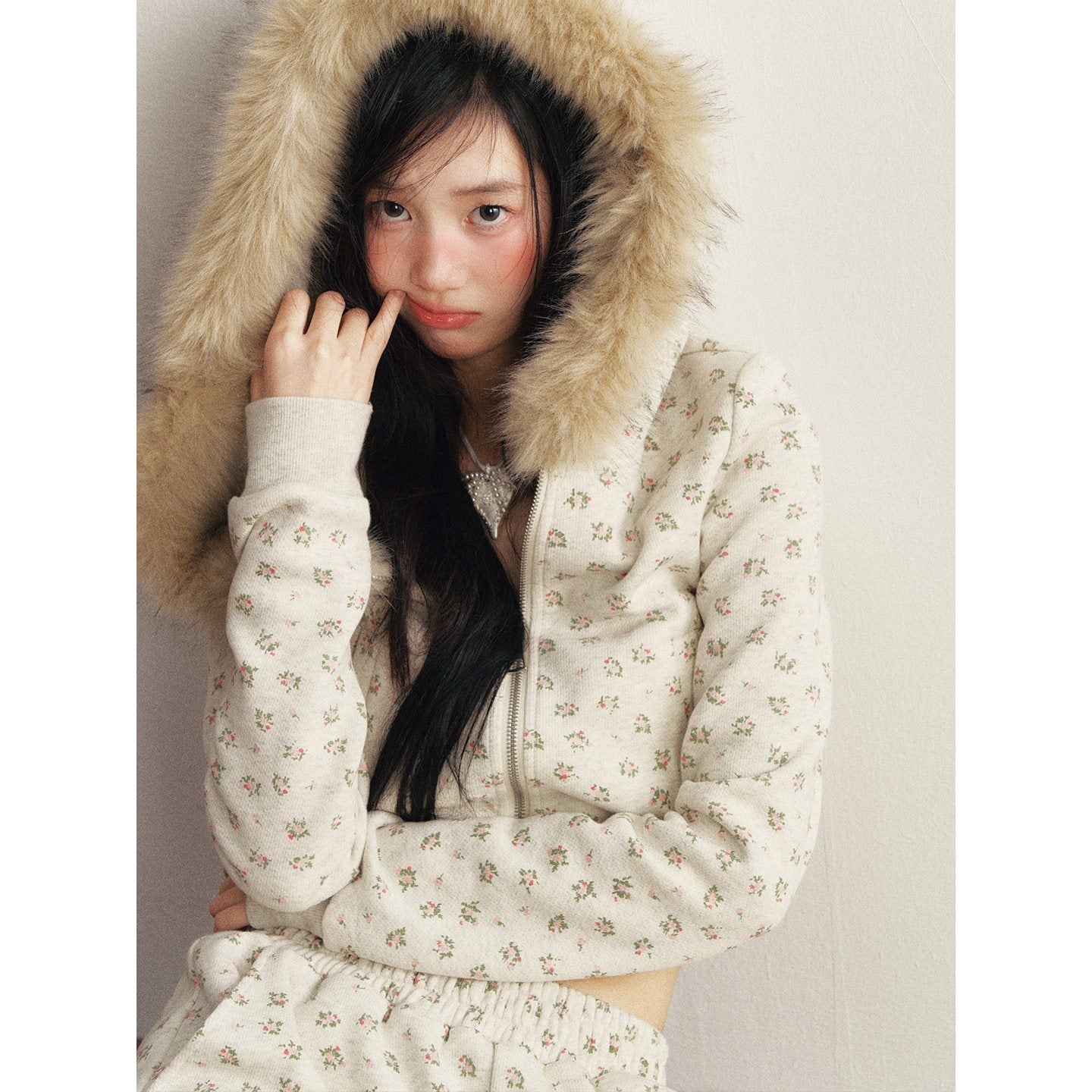 1P_STUDIO_Floral_Fur_Collar_Hooded_Short_Elastic_Waist_Women&