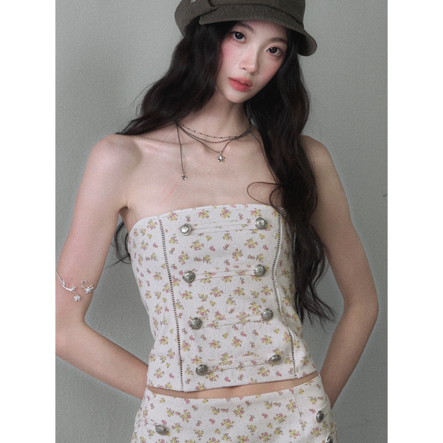1P_STUDIO_Floral_Metal_Buckle_Strapless_Bustier_Women&