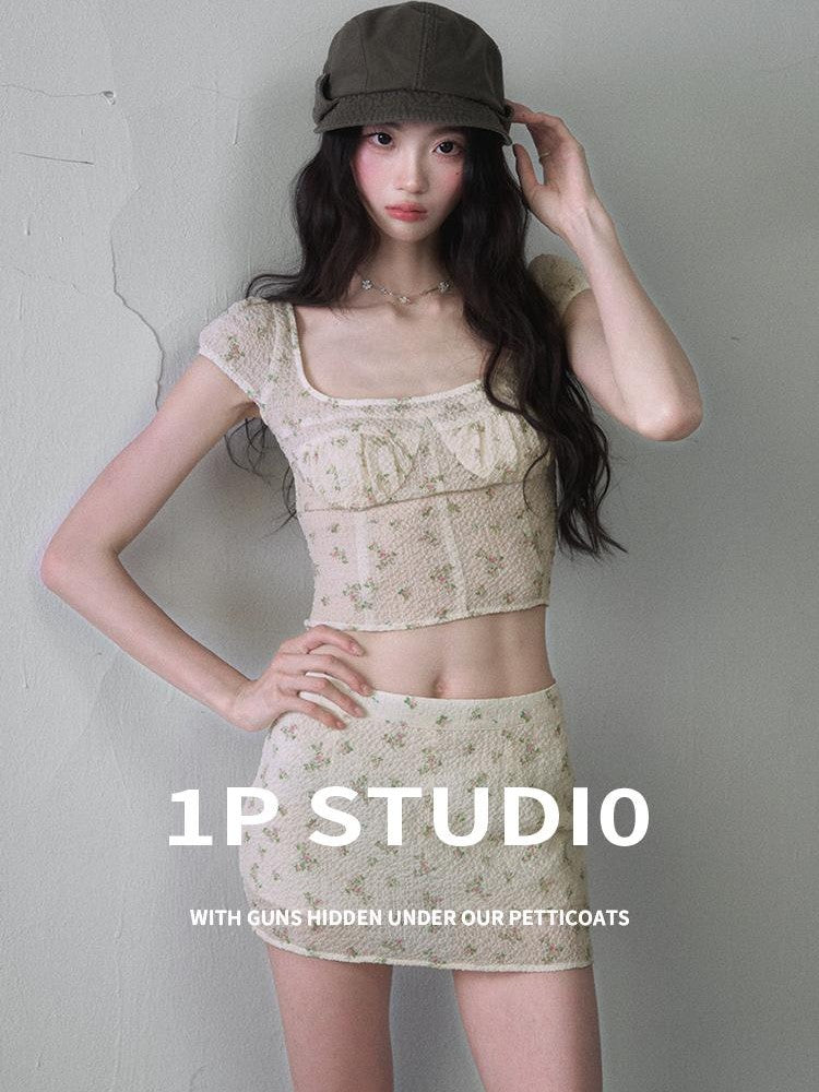 1P STUDIO Floral Square Neck Cropped Fitted High Waist Women&