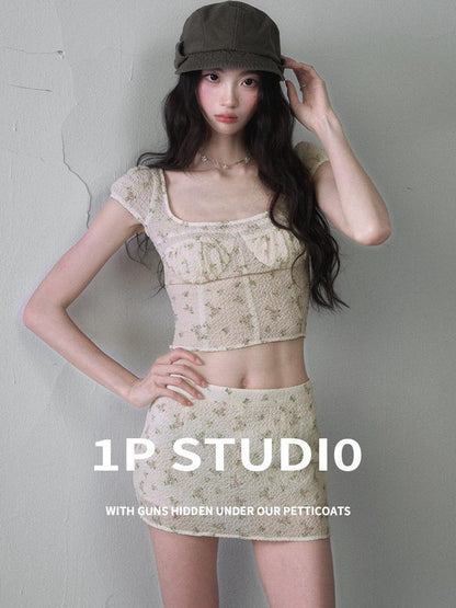1P STUDIO Floral Square Neck Cropped Fitted High Waist Women&