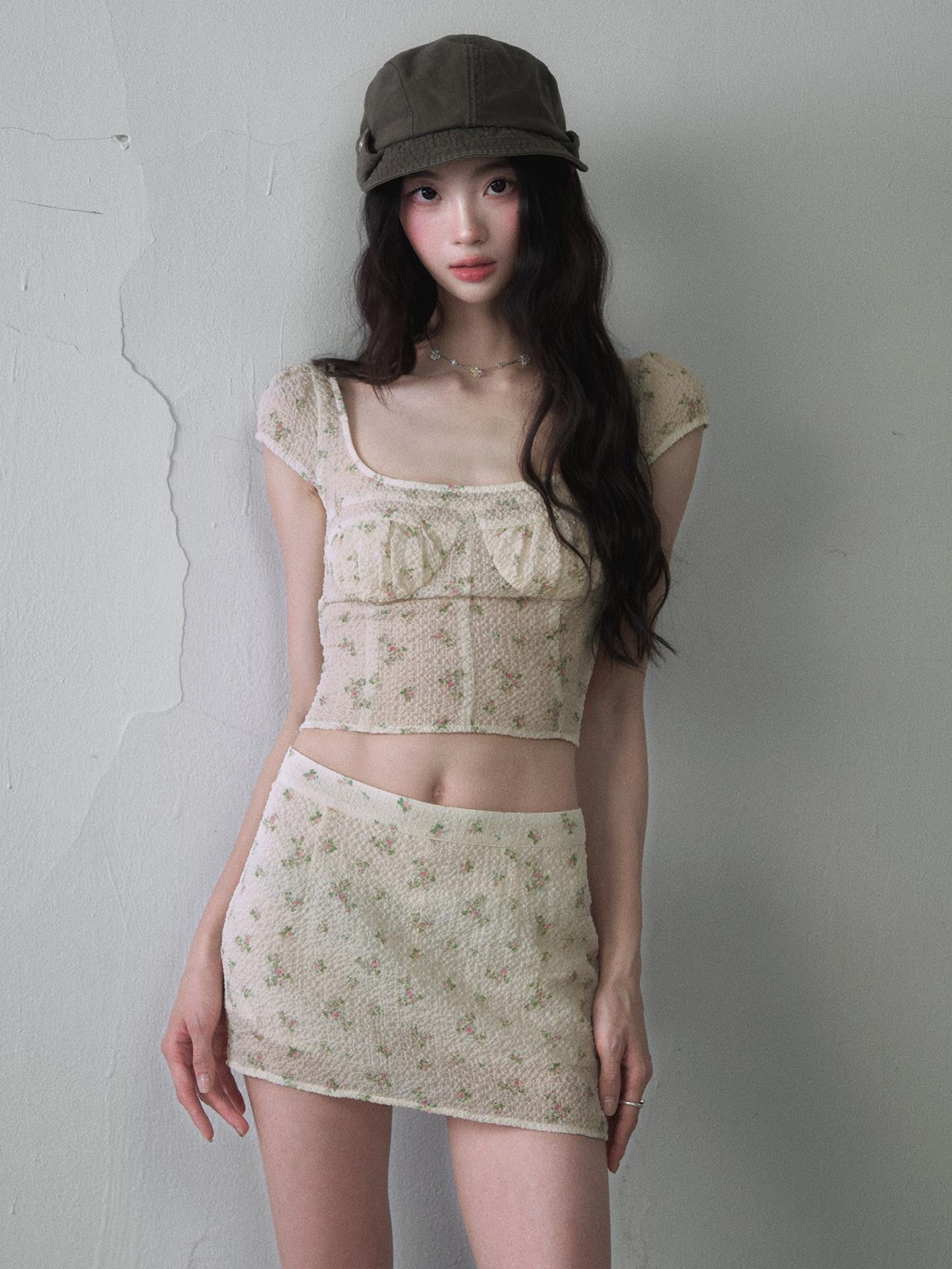 1P STUDIO Floral Square Neck Cropped Fitted High Waist Women&