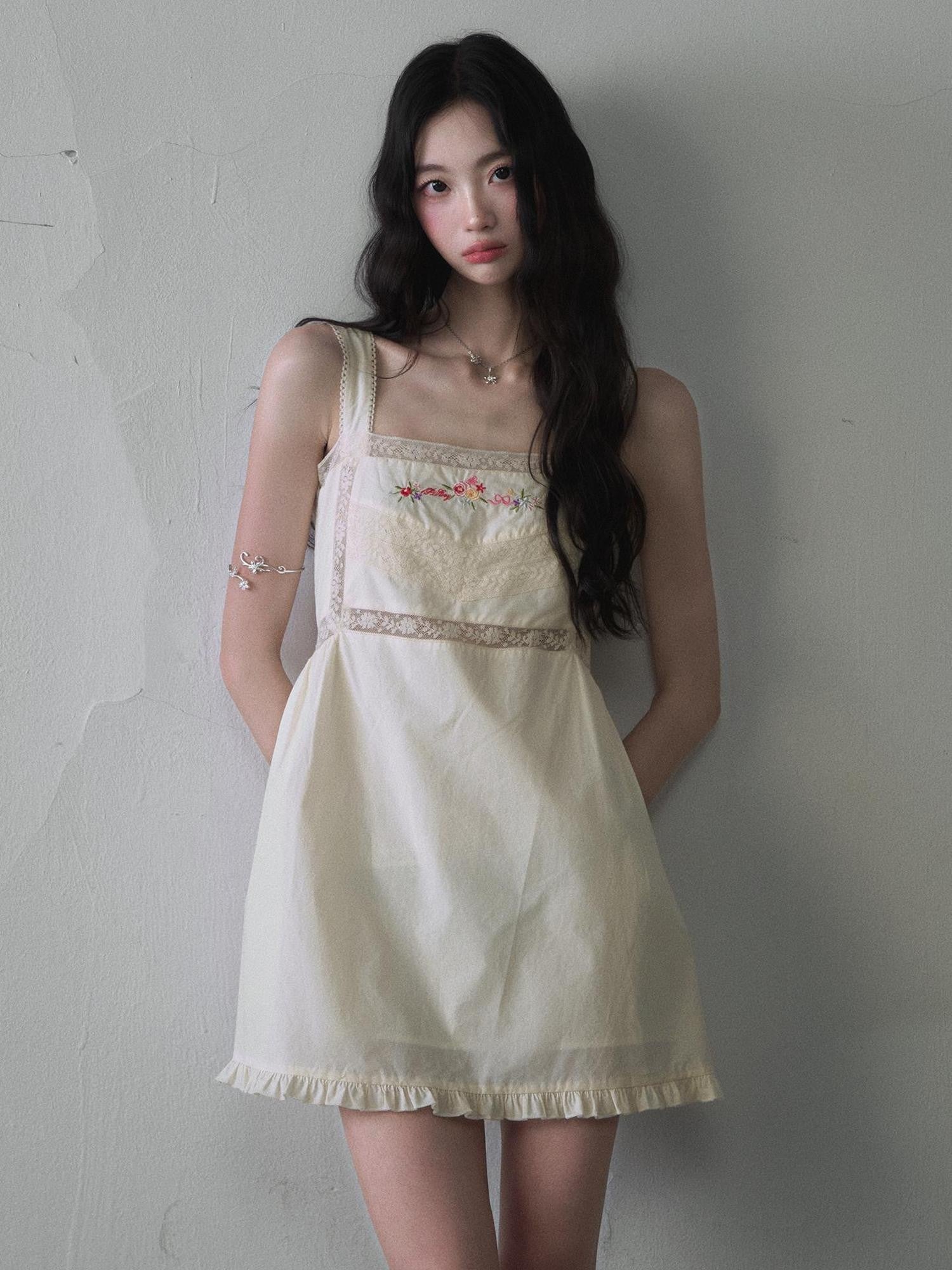 1P STUDIO French Floral Embroidered Lace Trim Square Neck Women&