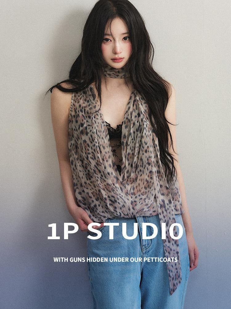1P STUDIO Leopard Print V-neck Cropped Wide Fit Women&