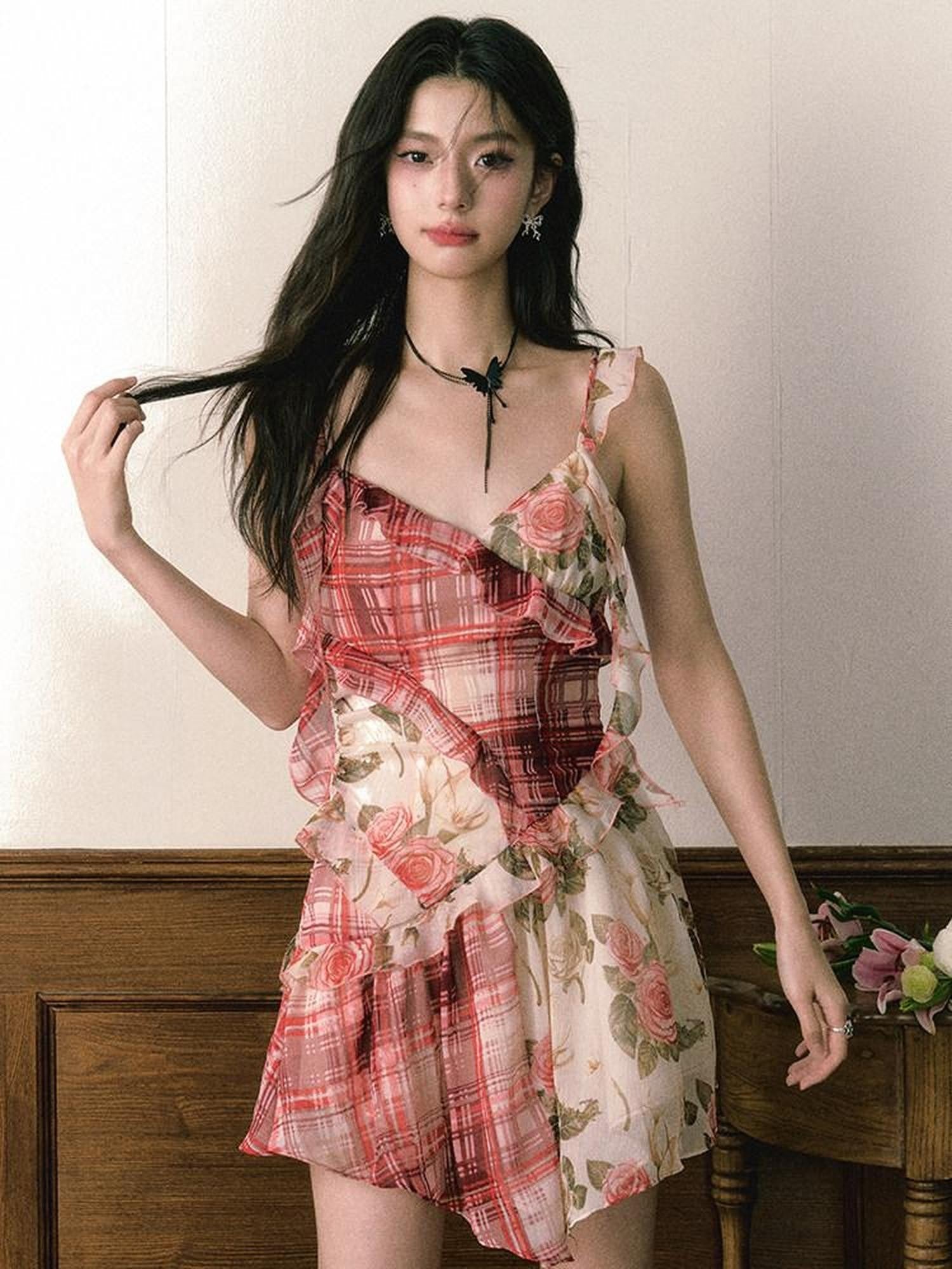 1P STUDIO Red Plaid Patchwork Rose Floral Ruffle Tie V-neck Women&