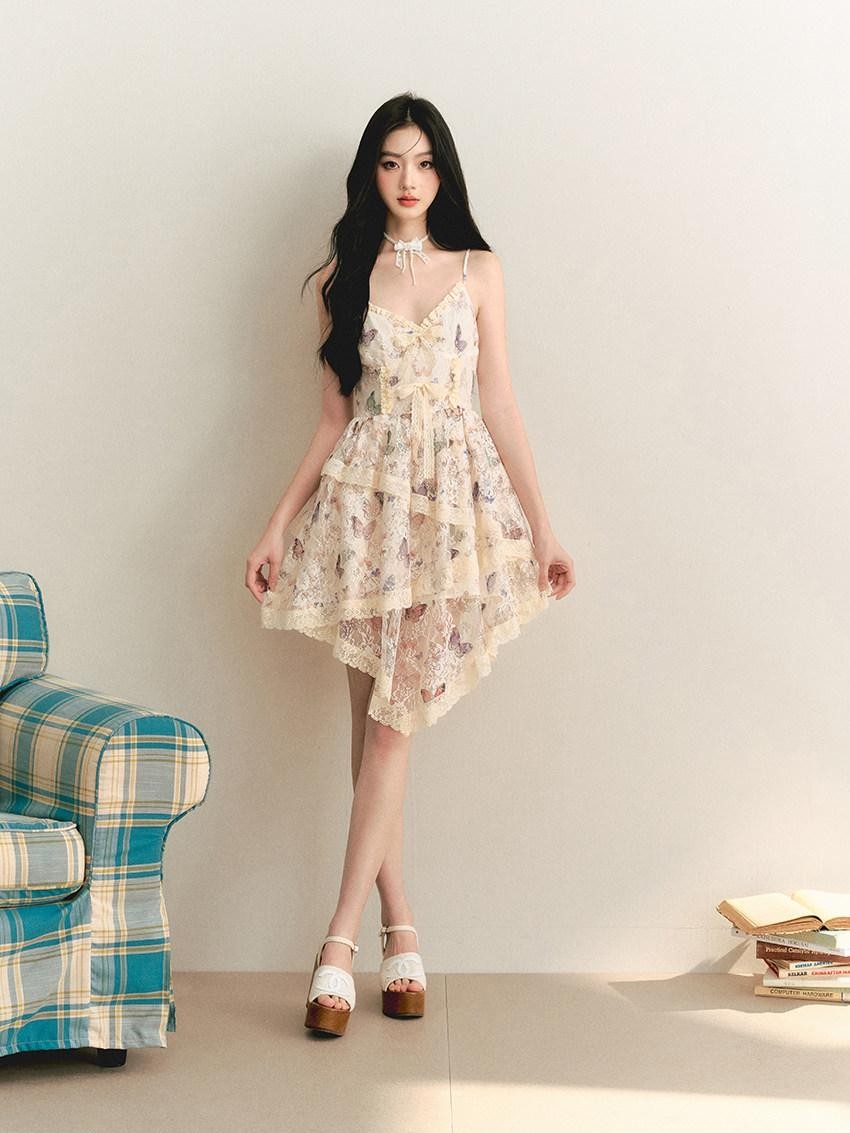 1P STUDIO Vintage Butterfly Lace Fitted Asymmetrical V-neck Women&