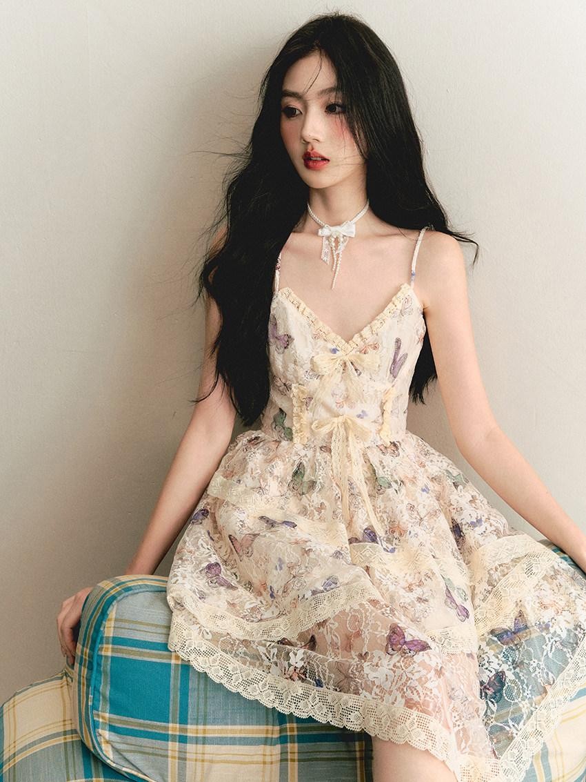 1P STUDIO Vintage Butterfly Lace Fitted Asymmetrical V-neck Women&