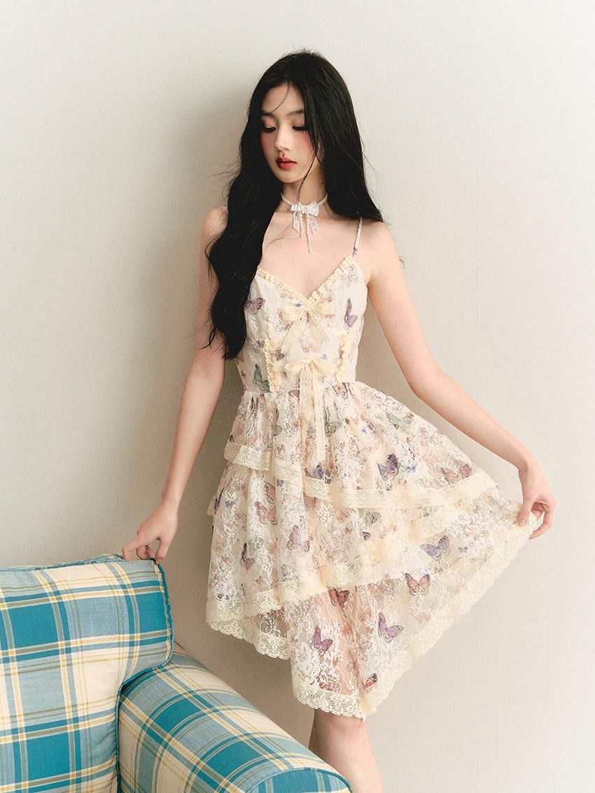 1P STUDIO Vintage Butterfly Lace Fitted Asymmetrical V-neck Women&