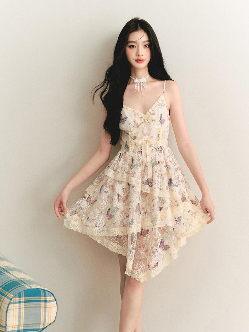 1P STUDIO Vintage Butterfly Lace Fitted Asymmetrical V-neck Women&