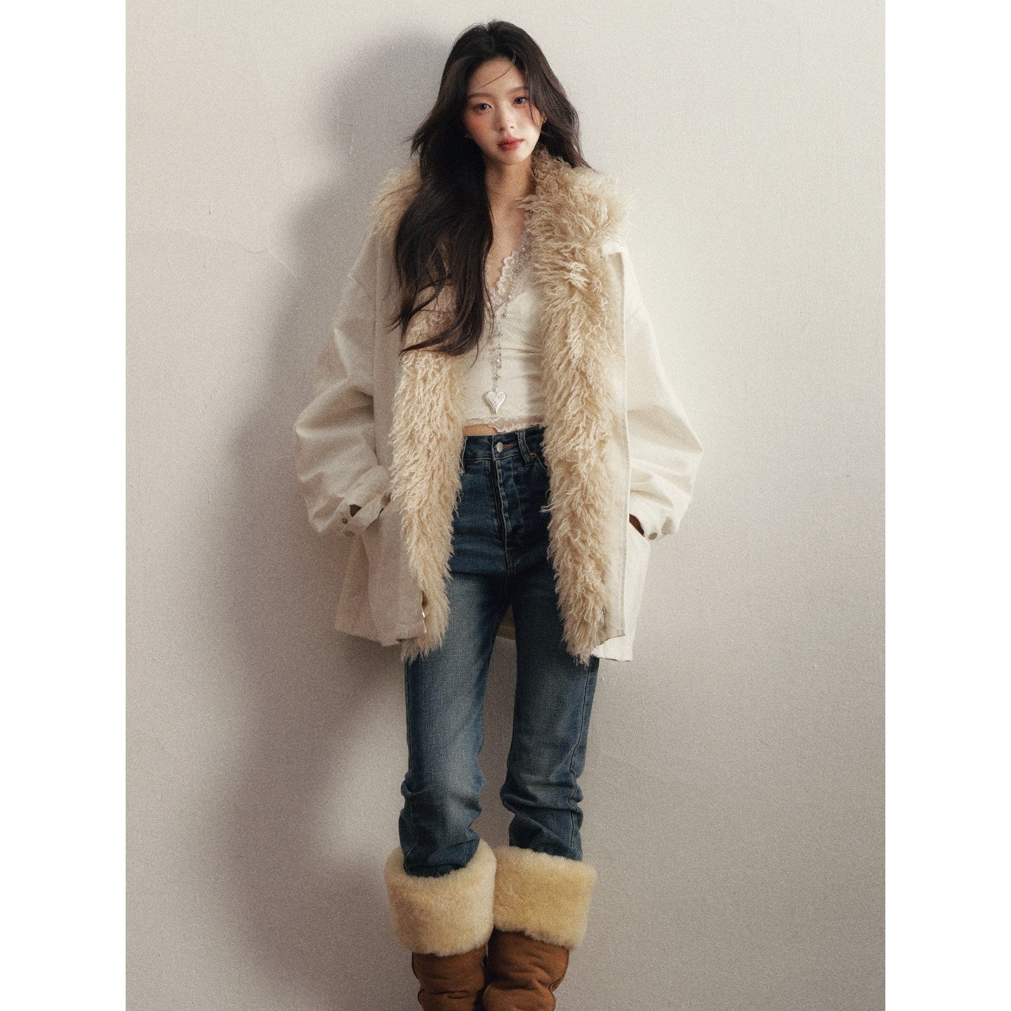 1P_STUDIO_White_Detachable_Fur_Collar_Mid_Length_Women&
