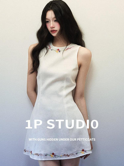 1P STUDIO White Embroidered Shoulder Cutout Cinched Waist Women&