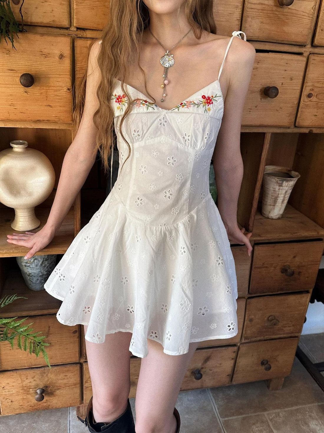 1P STUDIO White Floral Cutout Embroidered V-neck Strappy Women&