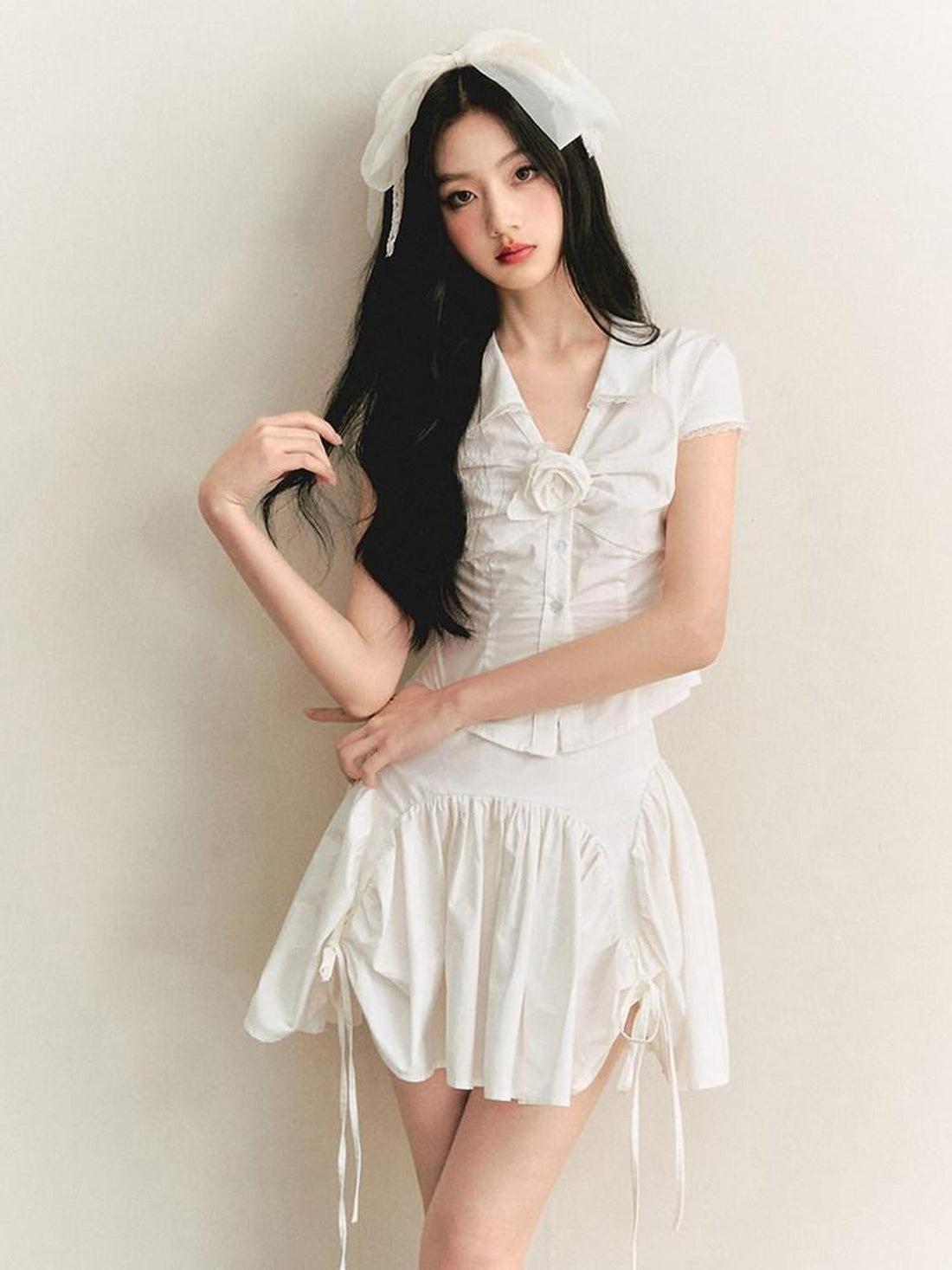 1P STUDIO White V-neck Tie Ruched Button Short Sleeve Women&