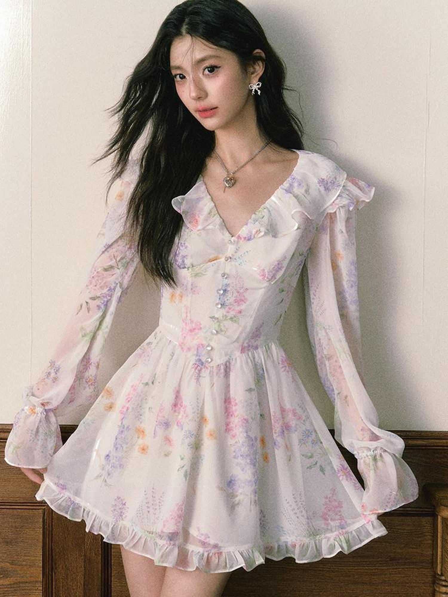 1P STUDIO Wisteria Floral V-neck Long Sleeve Cinched Waist Women&