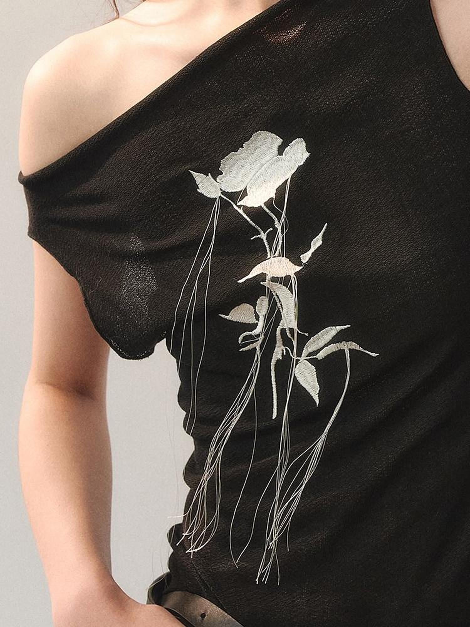 AnnoMundi Polyester Rayon Blend Embroidered Regular Fit Women Layering Black Tank Tops