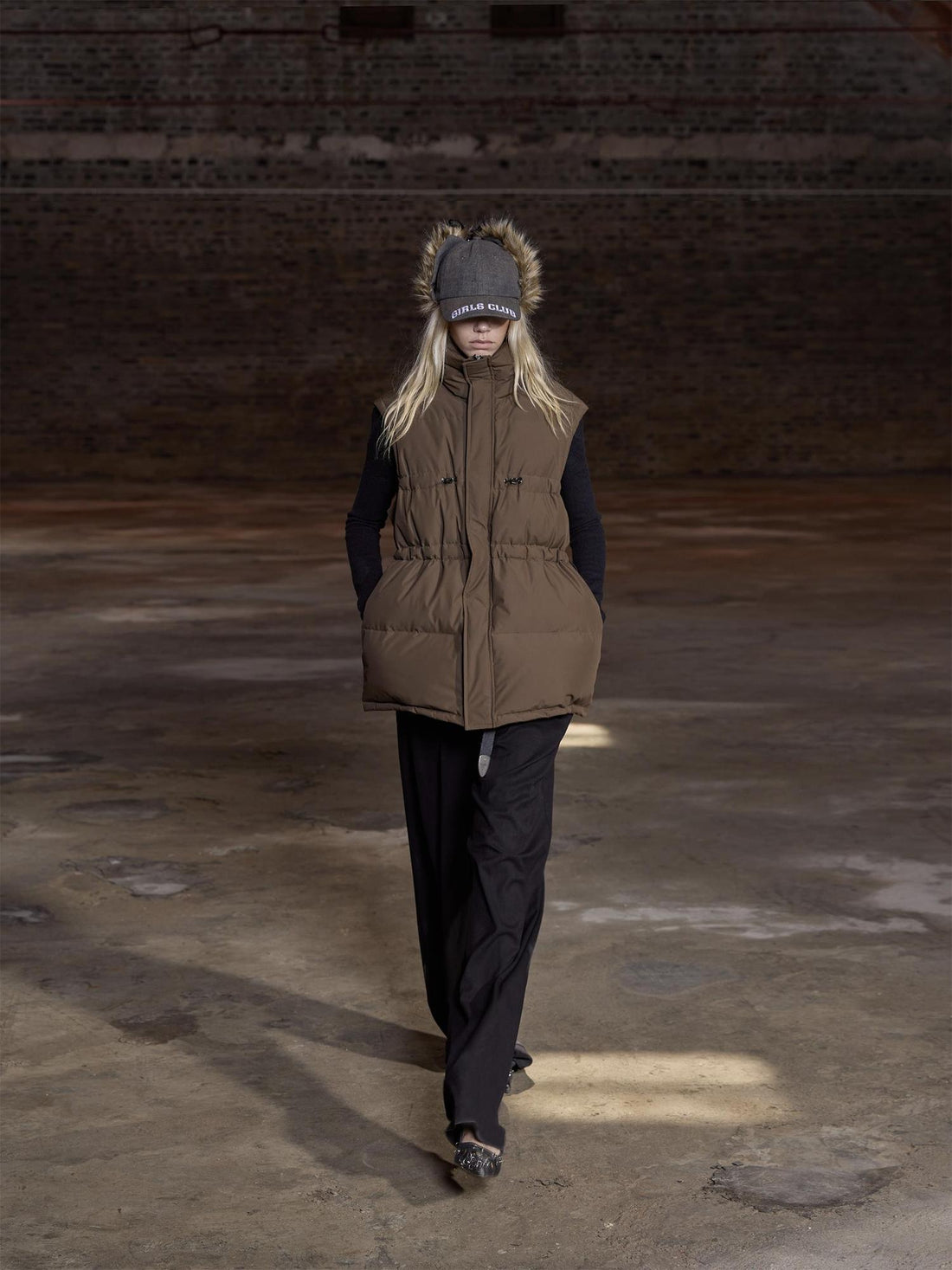 24ans Adjustable Down Vest With 3 Proof Fabric And 90 Percent White Duck Down