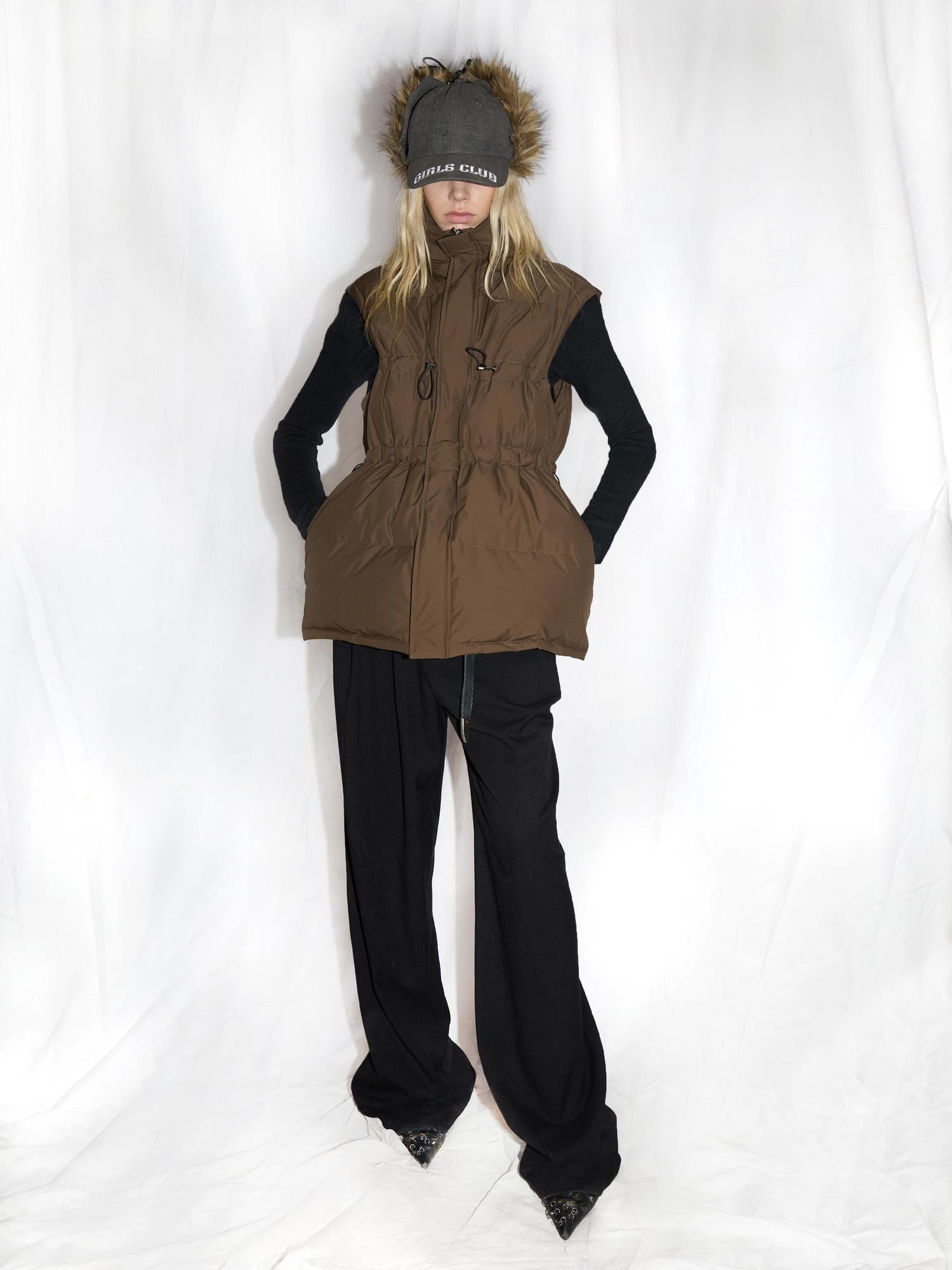 24ans Adjustable Down Vest With 3 Proof Fabric And 90 Percent White Duck Down