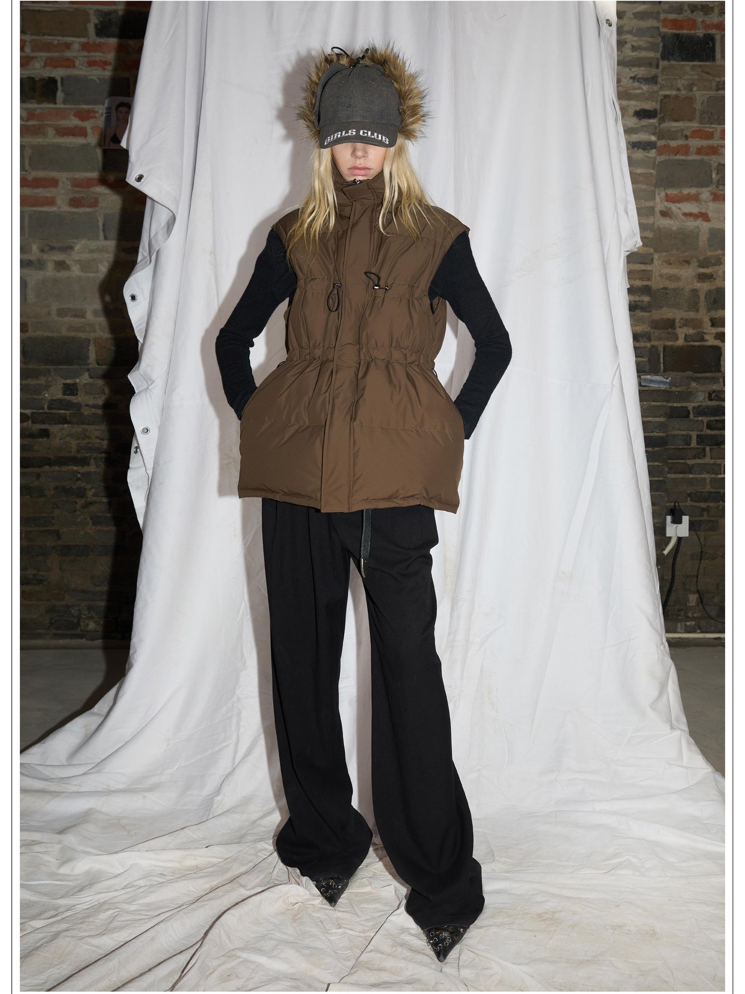 24ans Adjustable Down Vest With 3 Proof Fabric And 90 Percent White Duck Down