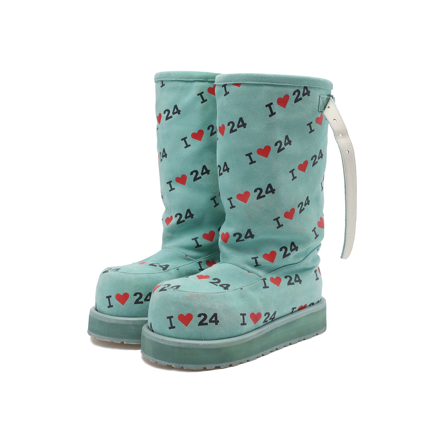 24ans_Snow_Boots_2025_Runway_Look_Summer_MISSTT
