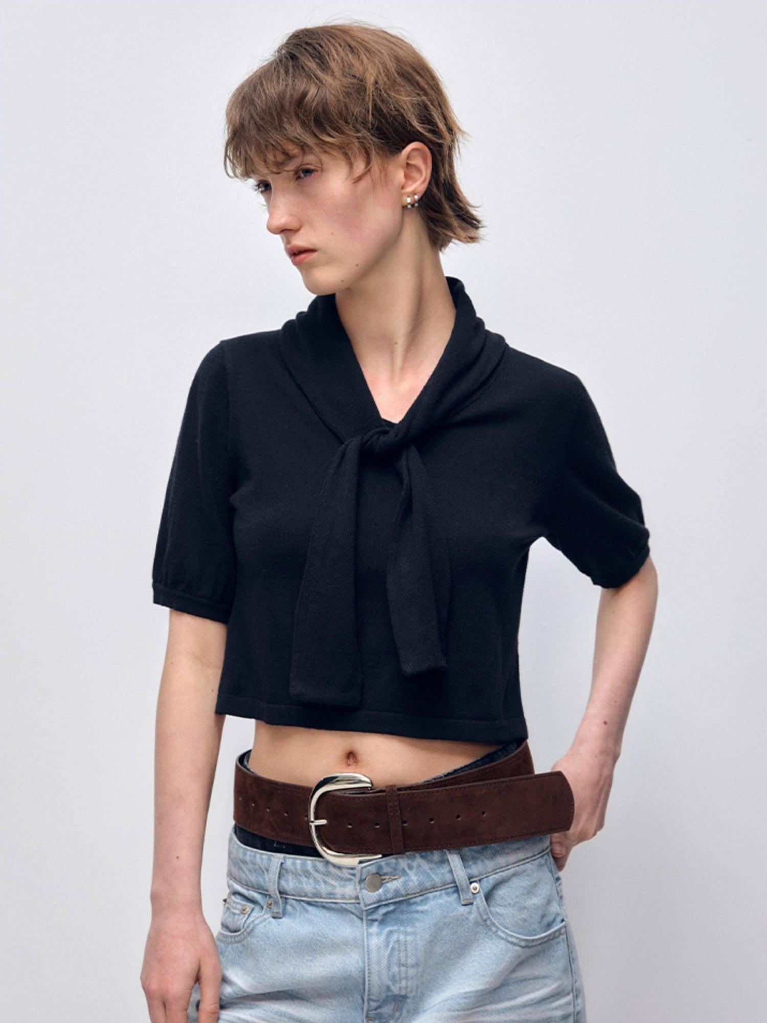 RUN TO THE FUTURE Vintage Knit Solid Black Short Sleeve Straight Fit Ladies Crop Tops