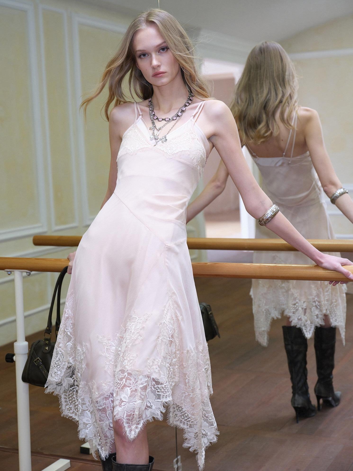 2th Desire Lace Hem Layered Asymmetric V-neck Camisole Women&