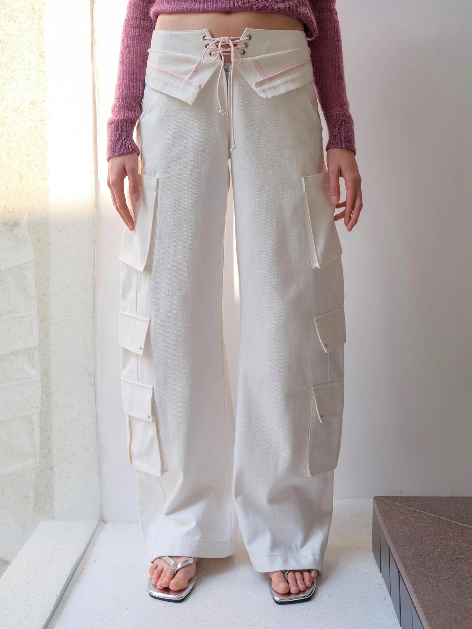 Low Rise Cargo Denim Jeans With Adjustable Dual Waistband