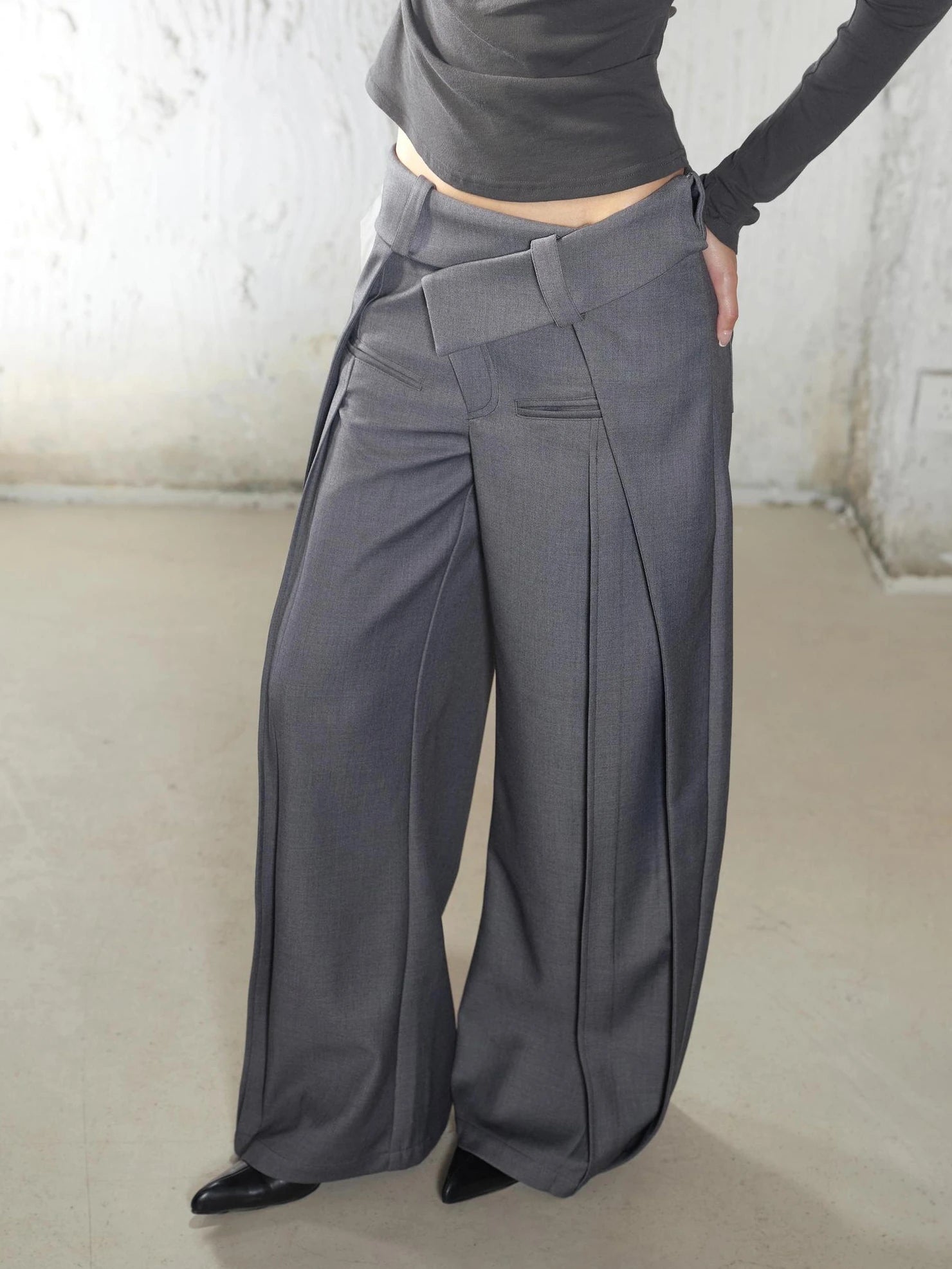 2th Desire Pleated Trousers With Asymmetric Waist Pants