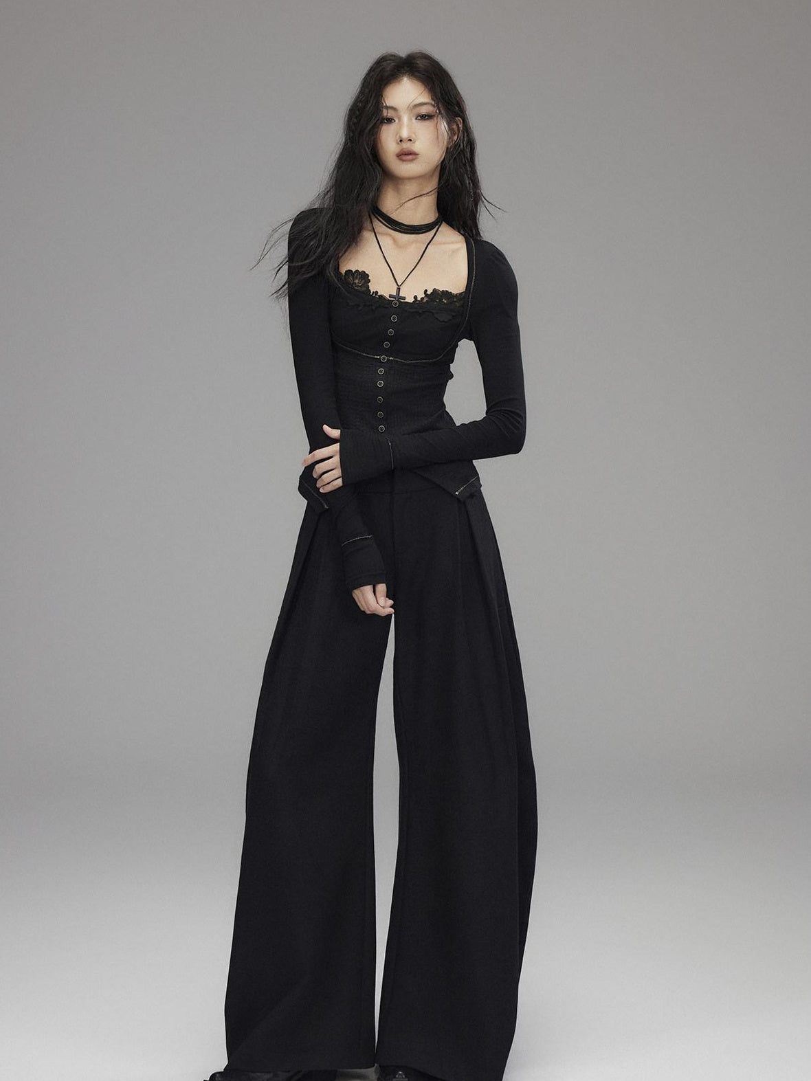 Low pixel Slim Fit Gothic V-neck Paneled Knit Black Womens Everyday Long Sleeve Crop Tops