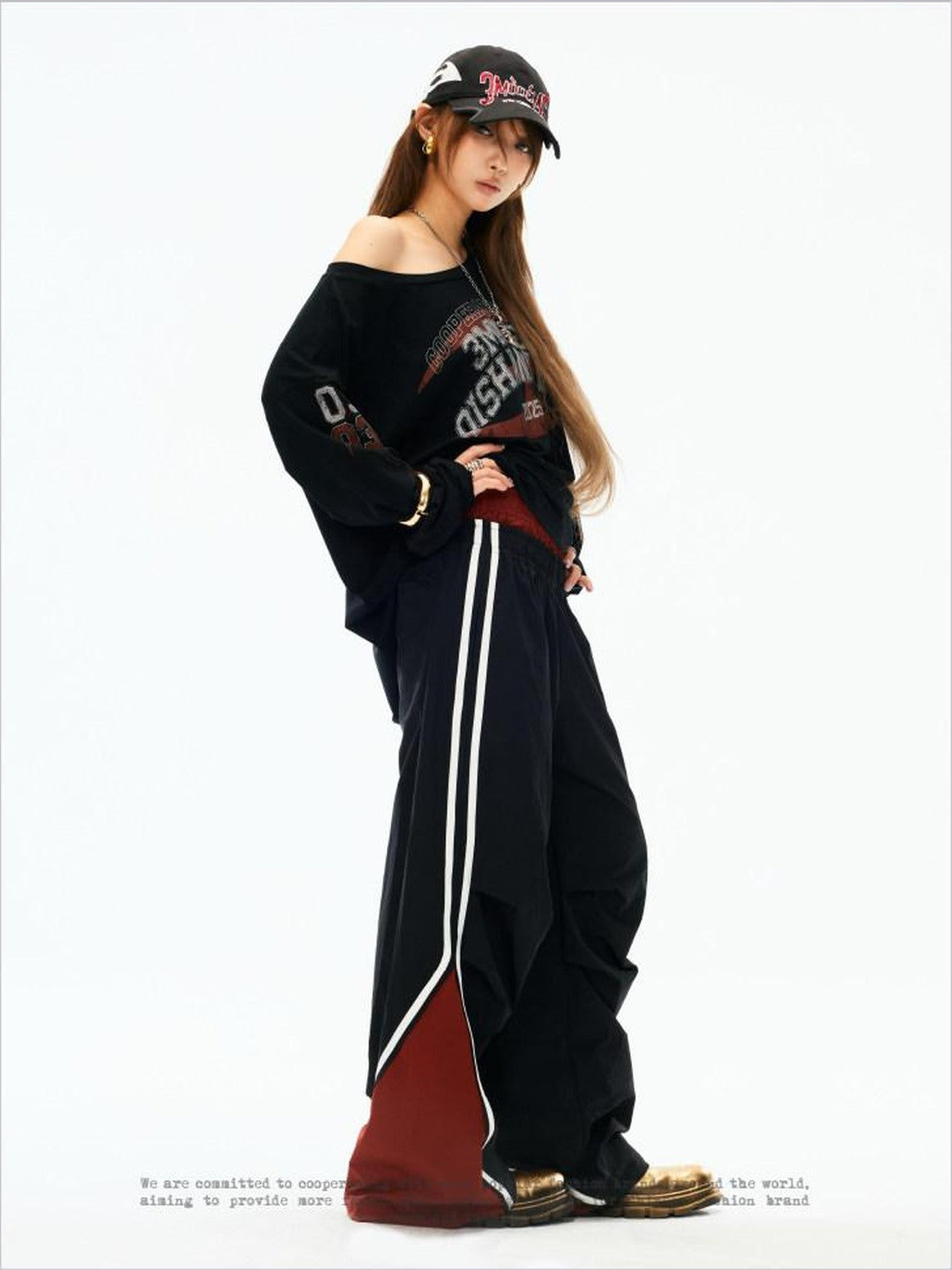 3MODE Asymmetric Shoulder Letter Print Women&