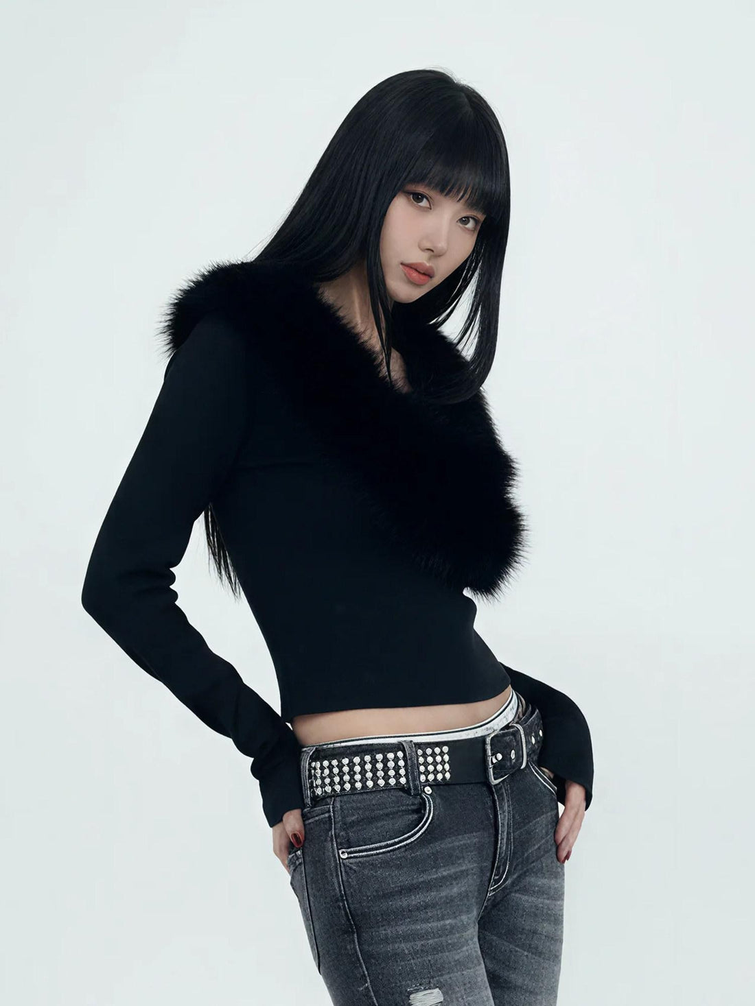 3MODE Black Cropped Crossover Fur Collar V-neck Women&
