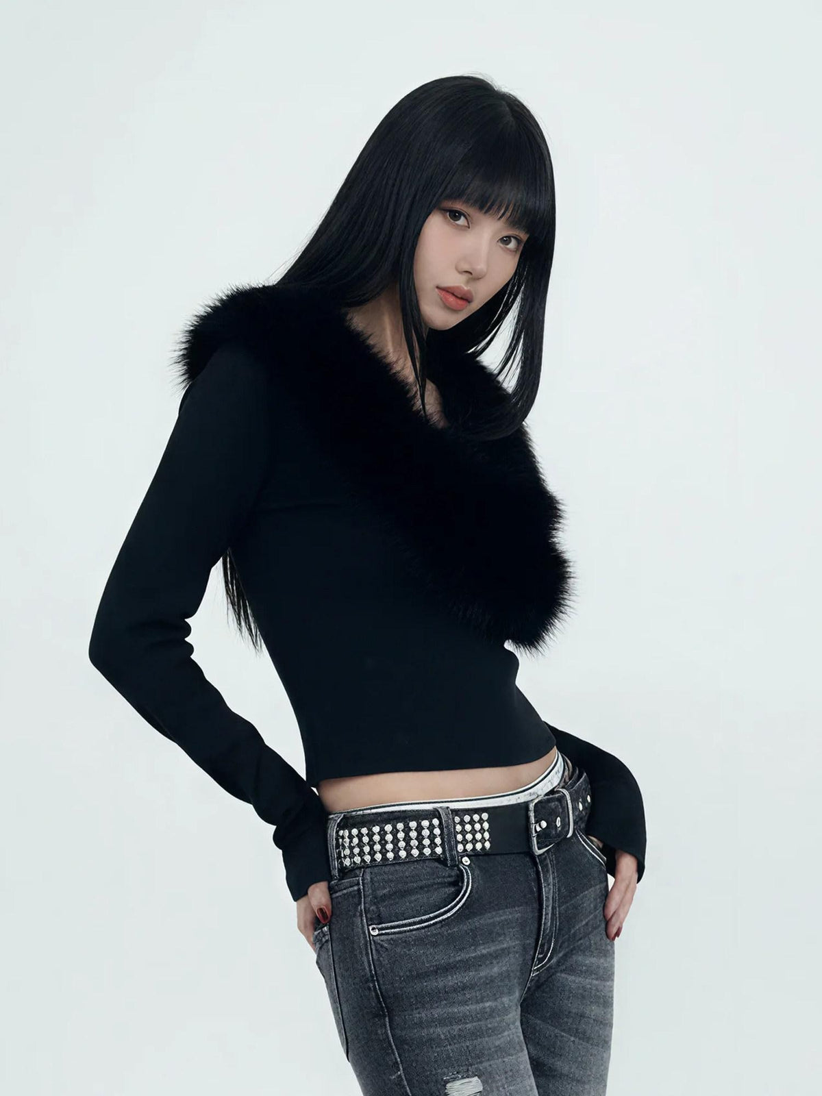 3MODE Black Cropped Crossover Fur Collar V-neck Women&