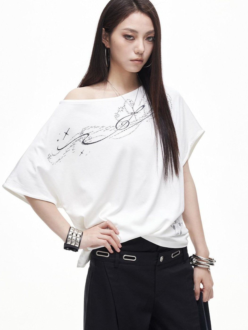 3MODE White Letter Print Slanted Neck Relaxed Fit Women&