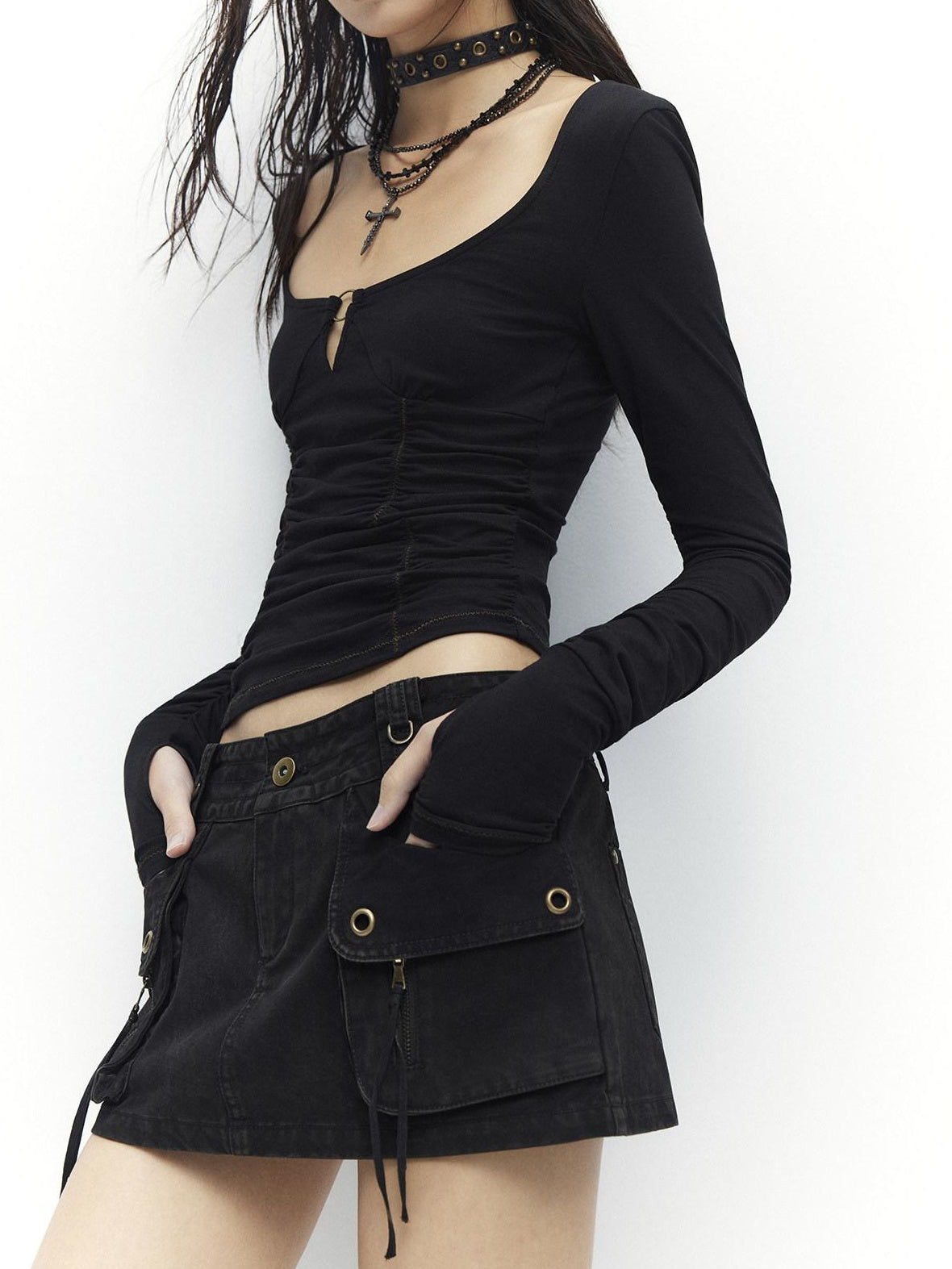 Low pixel Slim Fit Ruched Stretch Cotton Gothic Black Women U Neck Long Sleeve Crop Tops