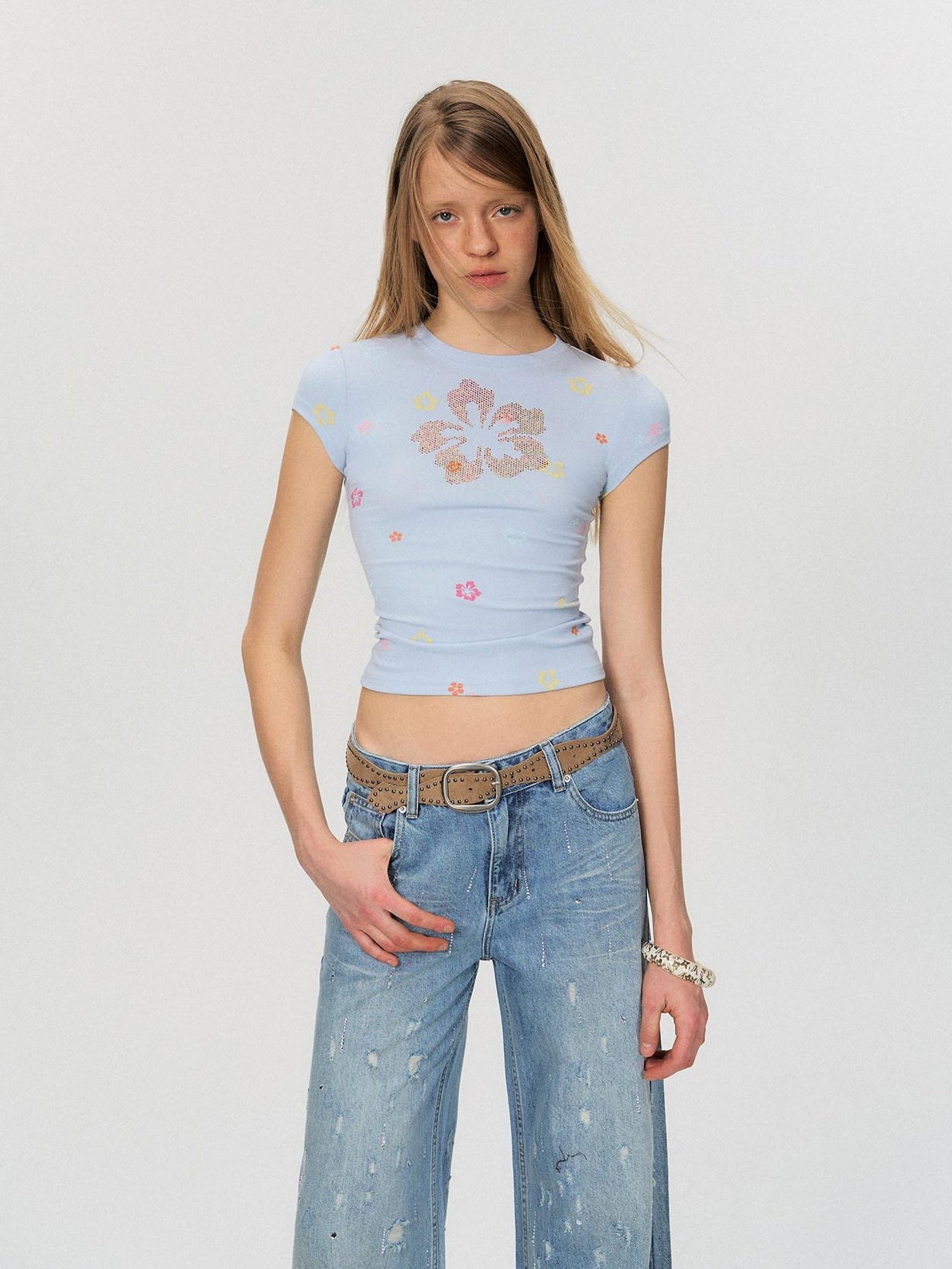 The NeverMore Crystal Trim Relaxed Natural Waist Women Washed Blue Zipper Straight Leg Jeans
