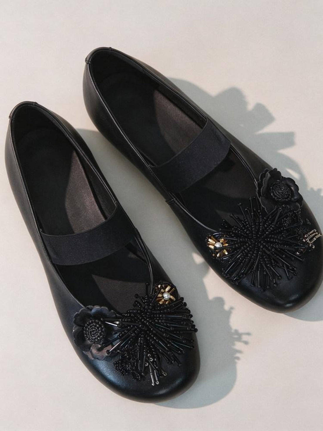 AnnoMundi Round Toe Black Floral Embellished One Strap Women&