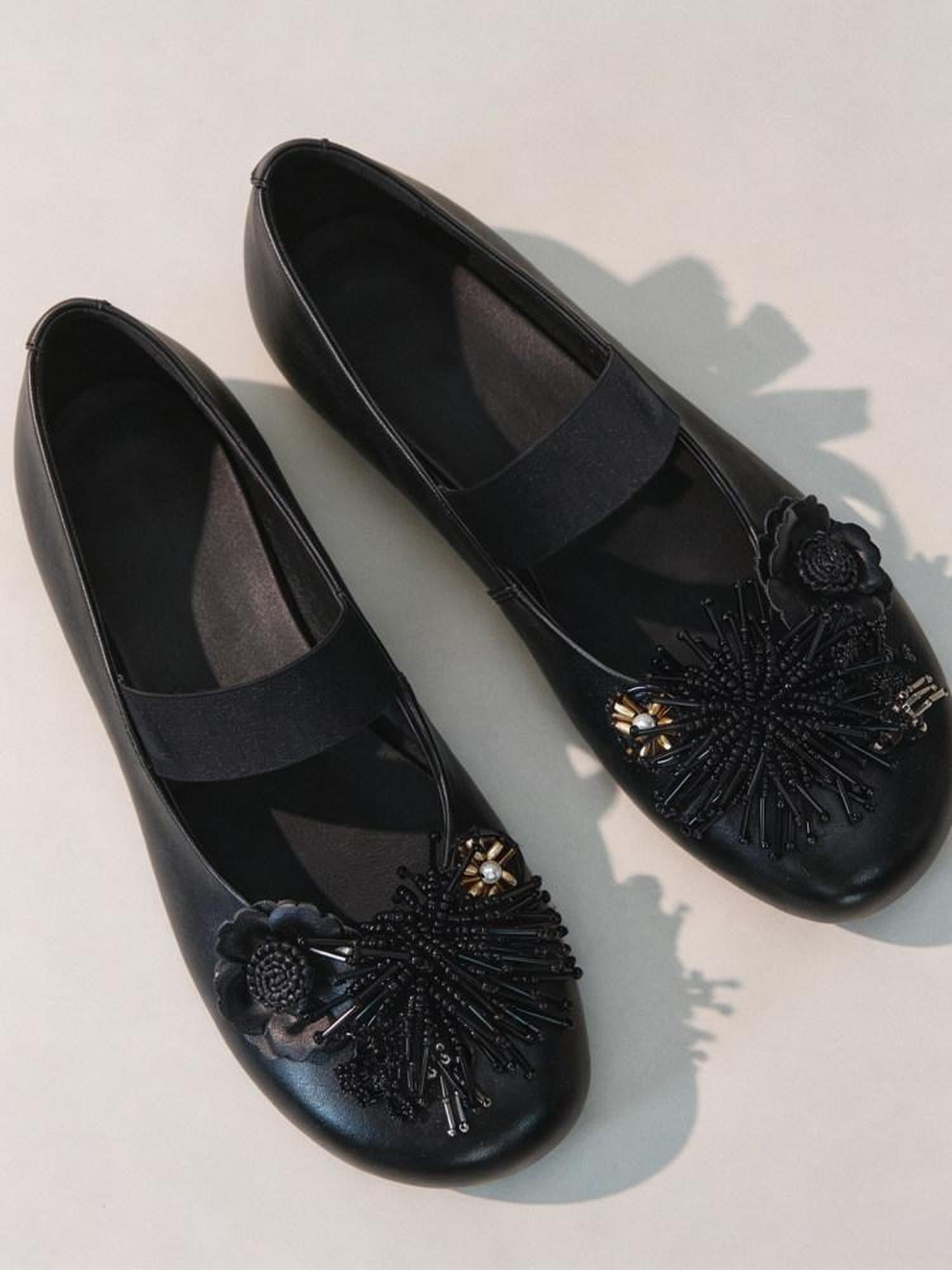 AnnoMundi Round Toe Black Floral Embellished One Strap Women&