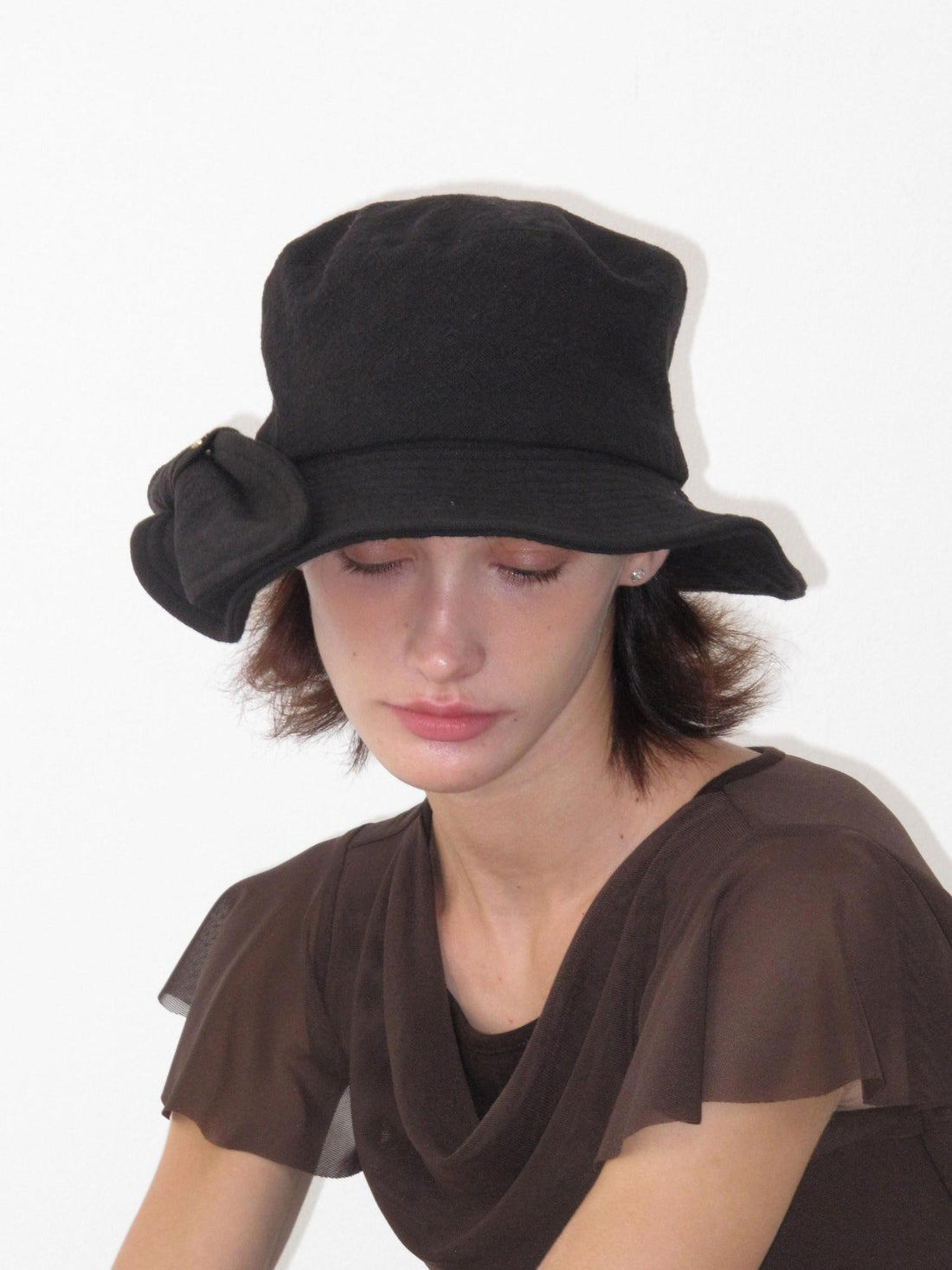Mito de dar Black Bow Knitted Wide Brim Round Top Women&