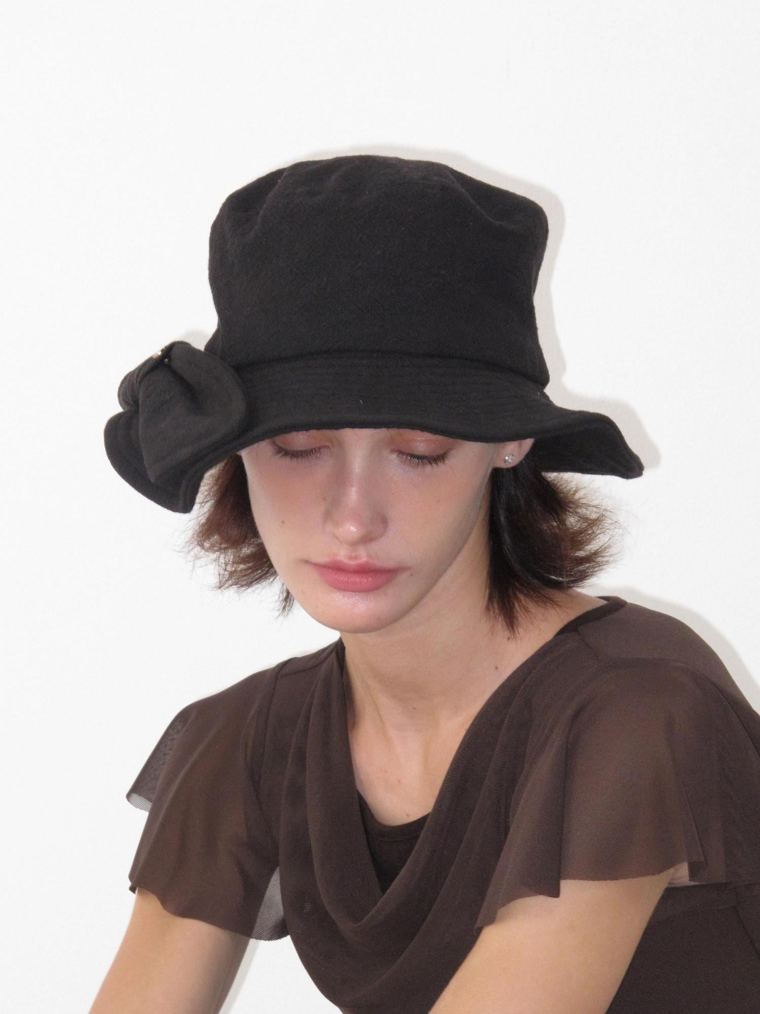 Mito de dar Black Bow Knitted Wide Brim Round Top Women&