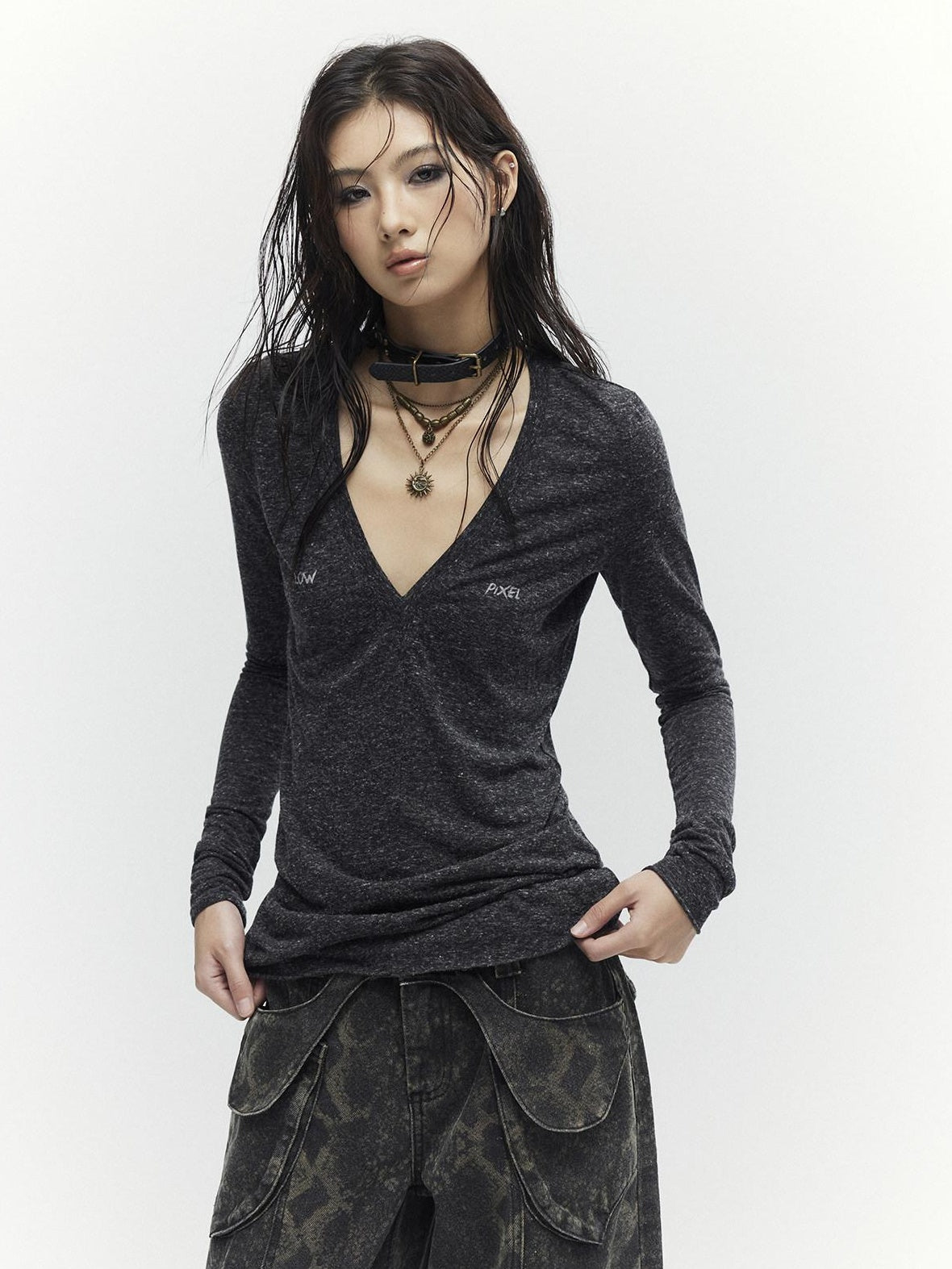 Low pixel Linen Blend Printed Slim Fit V-neck Women Black Long Sleeve T-Shirts