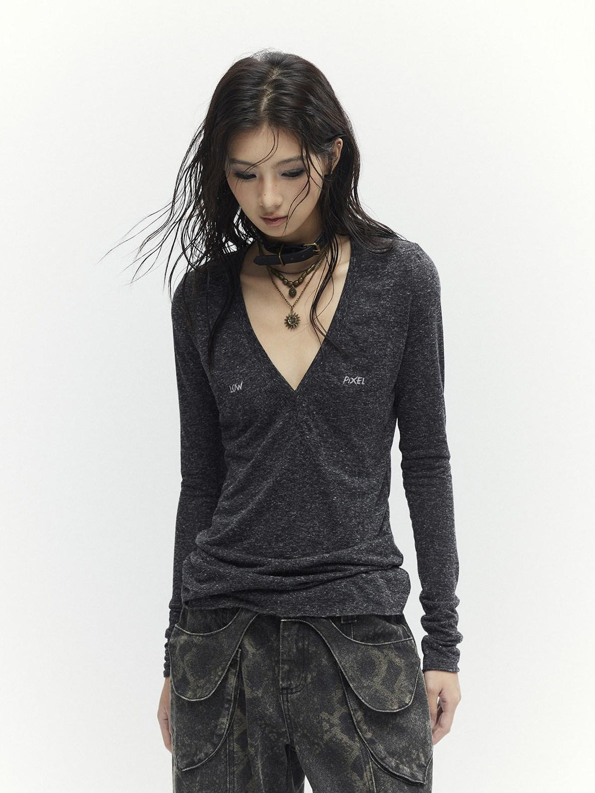 Low pixel Linen Blend Printed Slim Fit V-neck Women Black Long Sleeve T-Shirts
