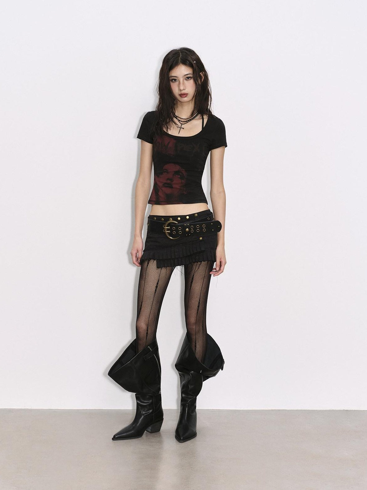 Low pixel Lyocell Cotton Blend Punk Printed Slim Fit Black Crop Tee Basic Crop Tops