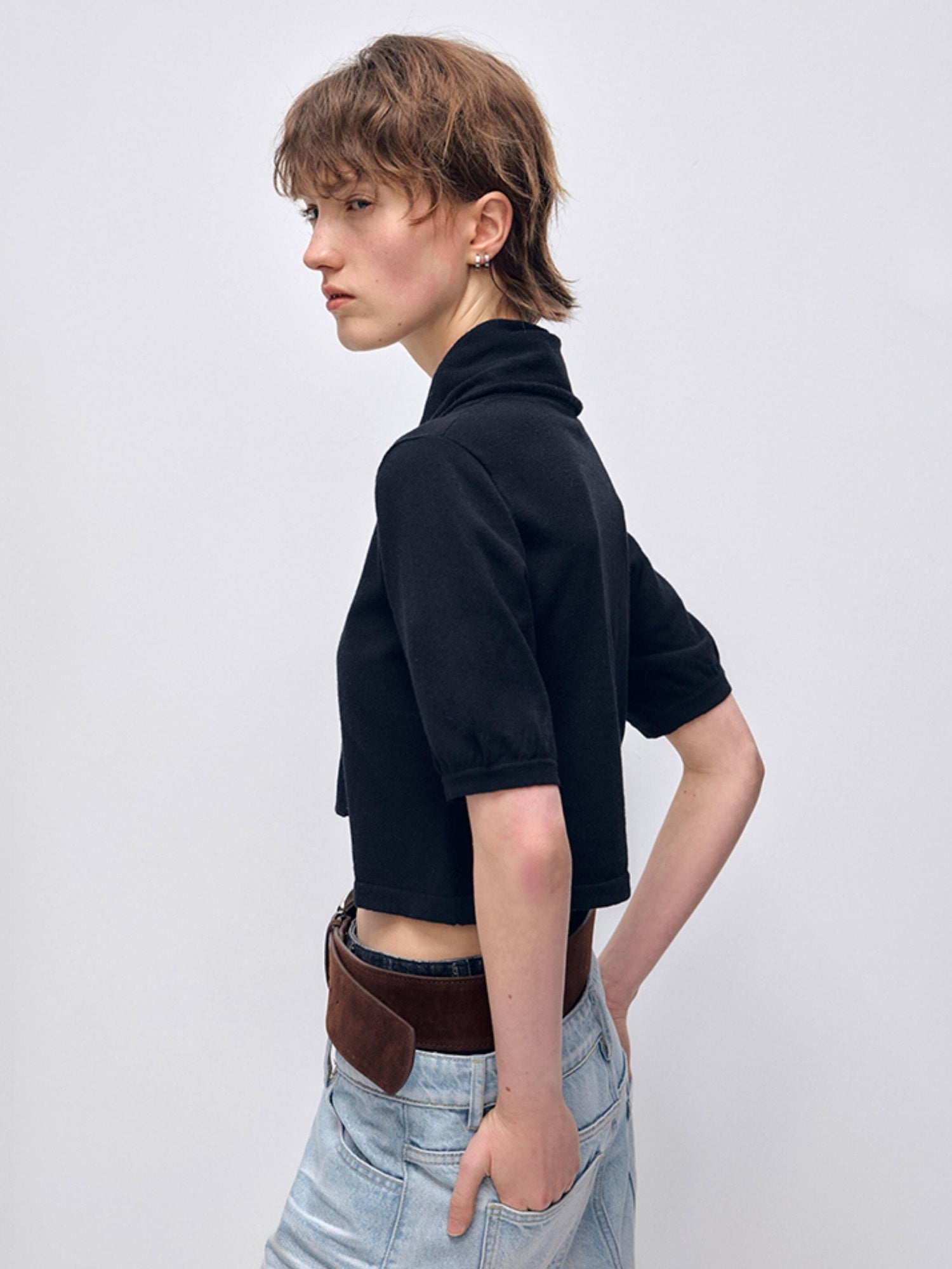 RUN TO THE FUTURE Vintage Knit Solid Black Short Sleeve Straight Fit Ladies Crop Tops