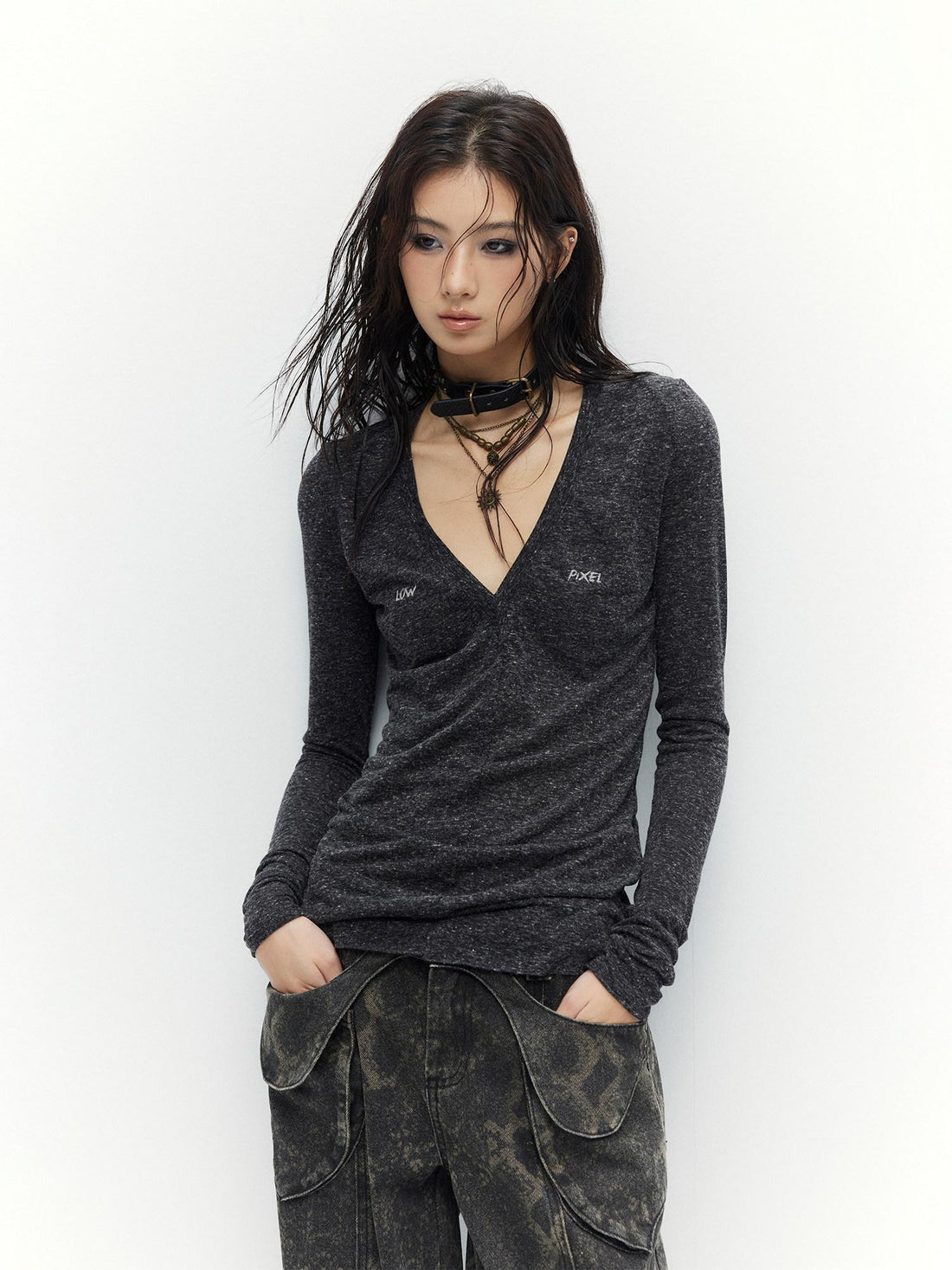 Low pixel Linen Blend Printed Slim Fit V-neck Women Black Long Sleeve T-Shirts