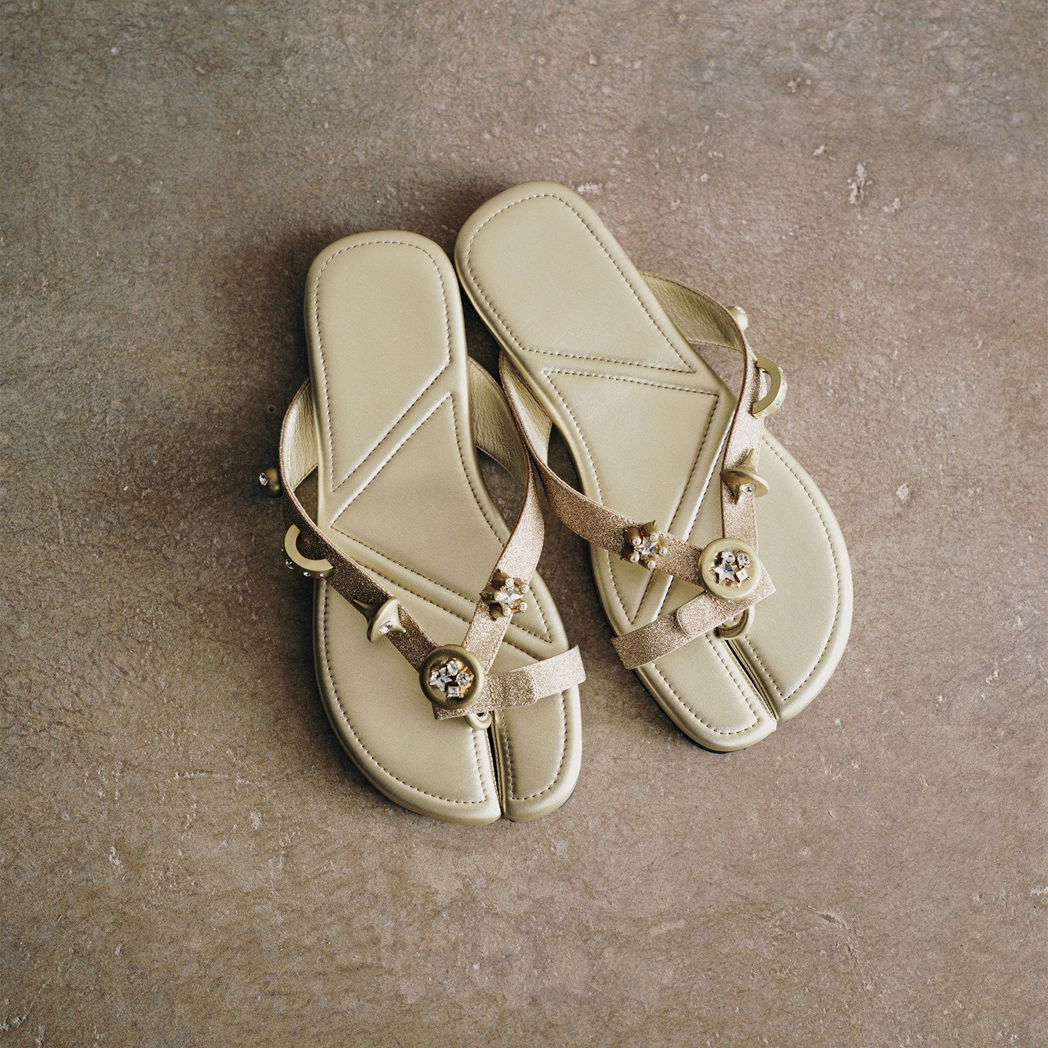 RUN_TO_THE_FUTURE_Comfortable_Low_Heel_Microfiber_Casual_Youth_Everyday_Flat_Sandals_MISSTT