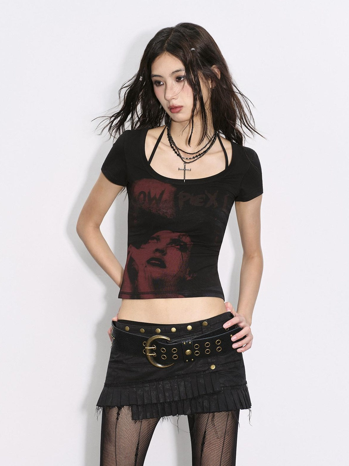 Low pixel Lyocell Cotton Blend Punk Printed Slim Fit Black Crop Tee Basic Crop Tops