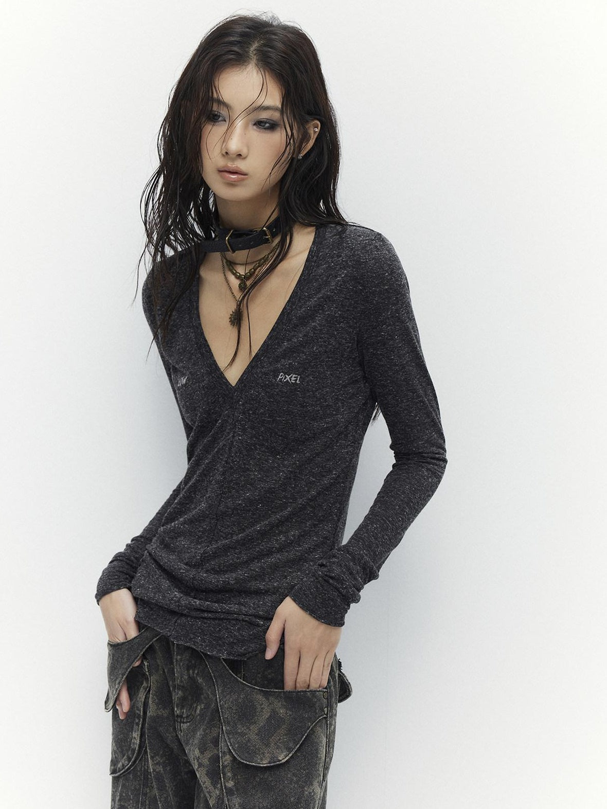 Low pixel Linen Blend Printed Slim Fit V-neck Women Black Long Sleeve T-Shirts