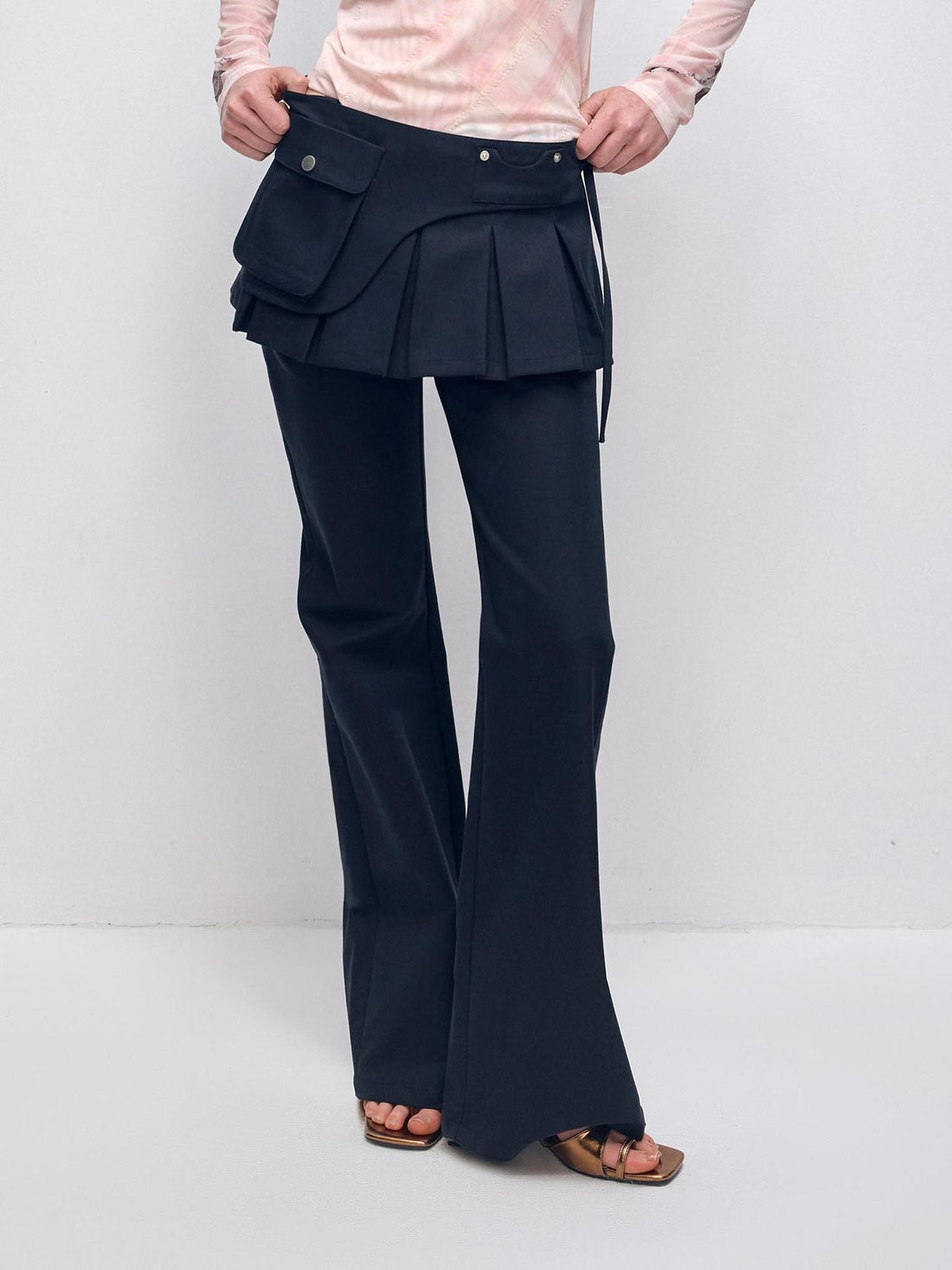 RUN TO THE FUTURE Pocketed Low Waist Micro Flare Slim Fit Women Zipper Poly Cotton Skorts